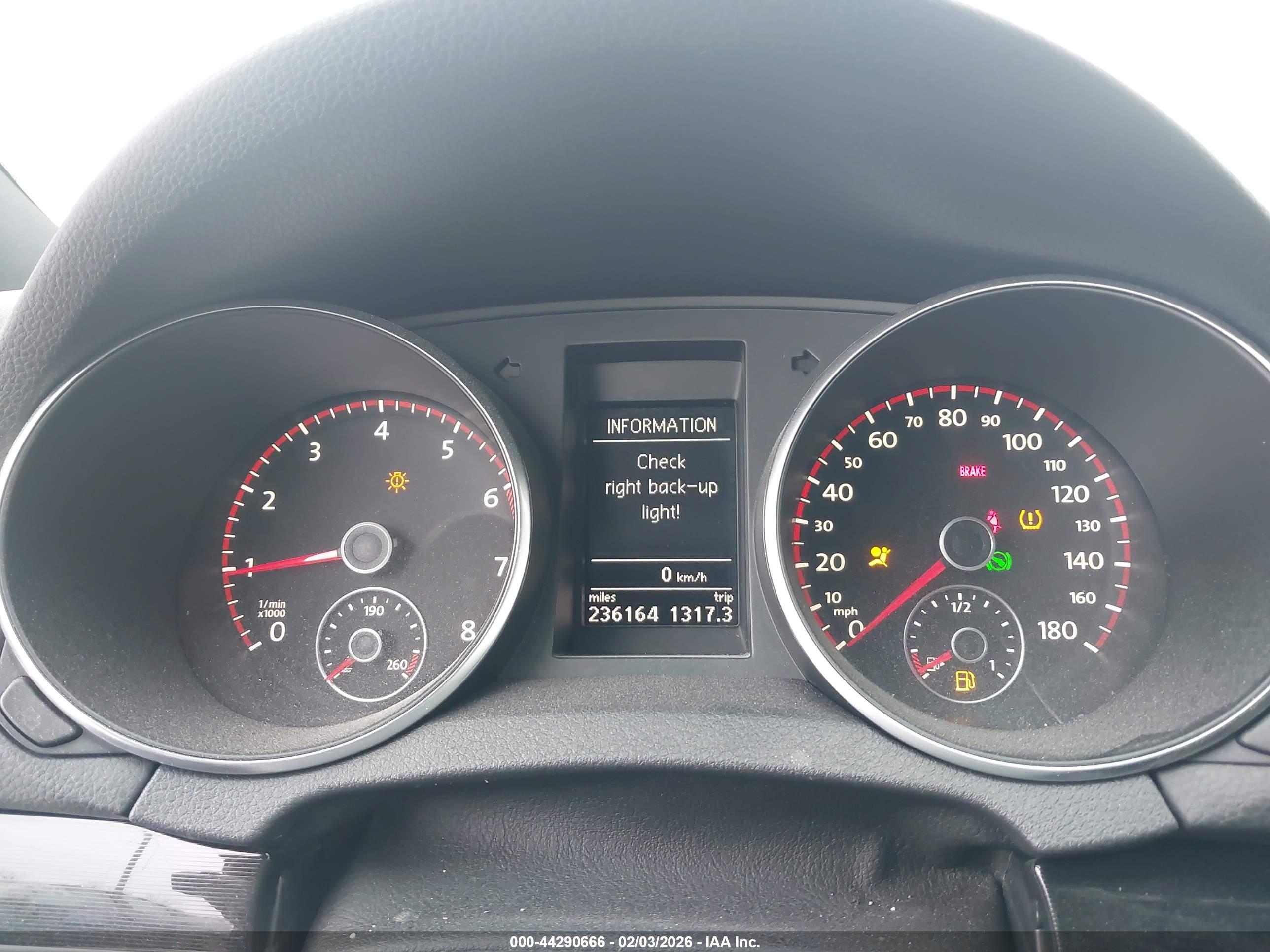 VOLKSWAGEN GTI image 7