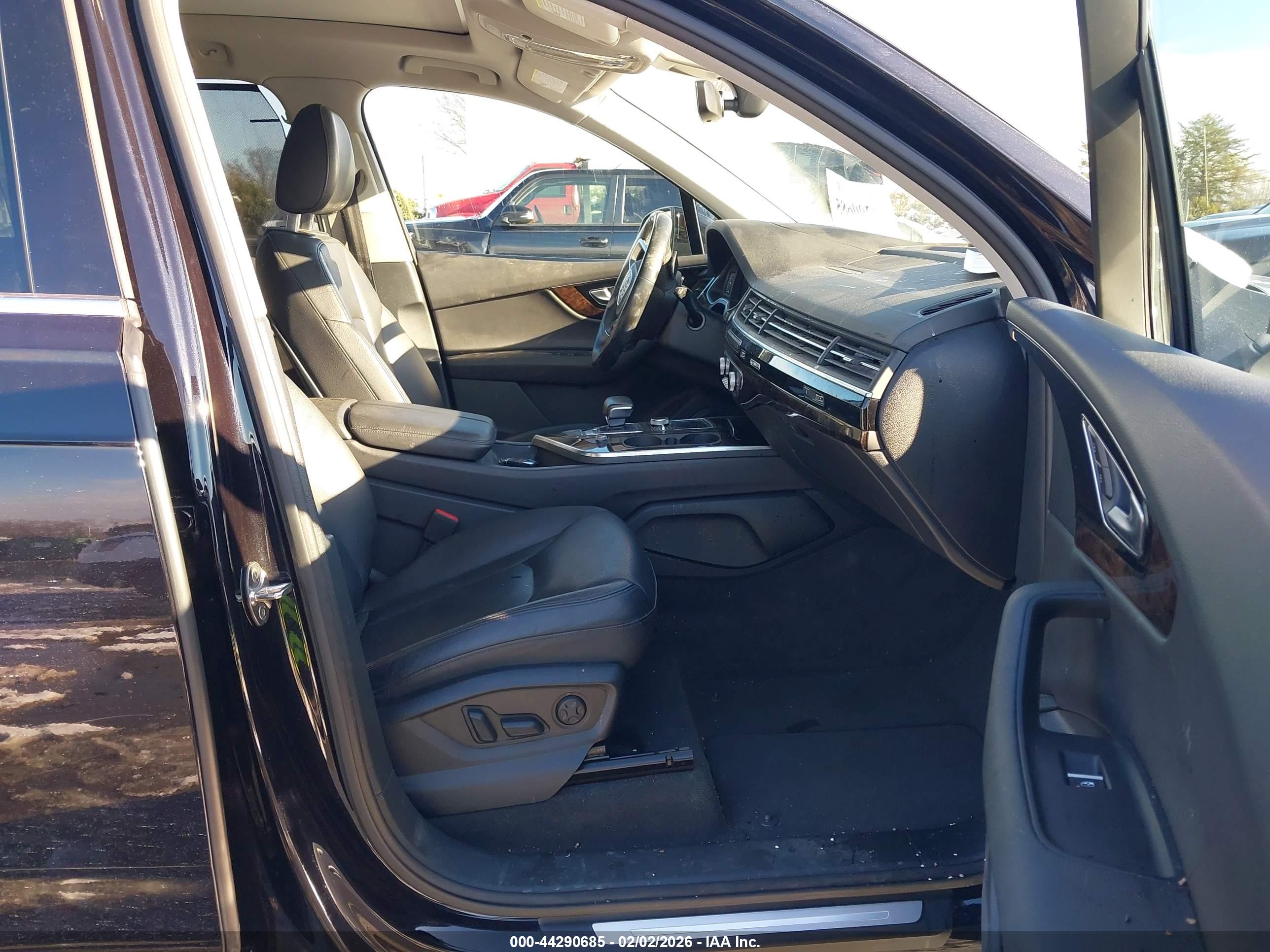 AUDI Q7 image 5