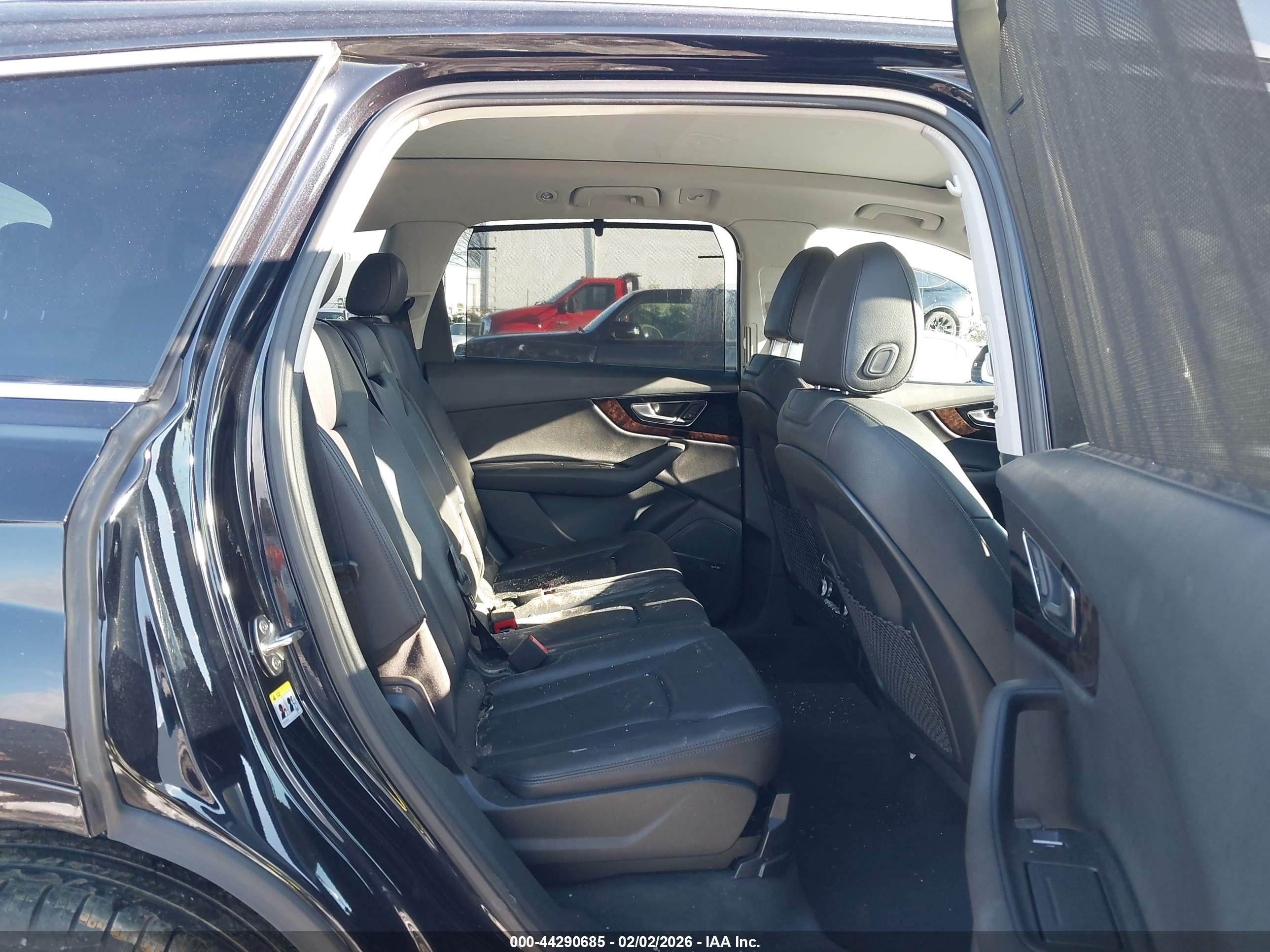 AUDI Q7 image 8