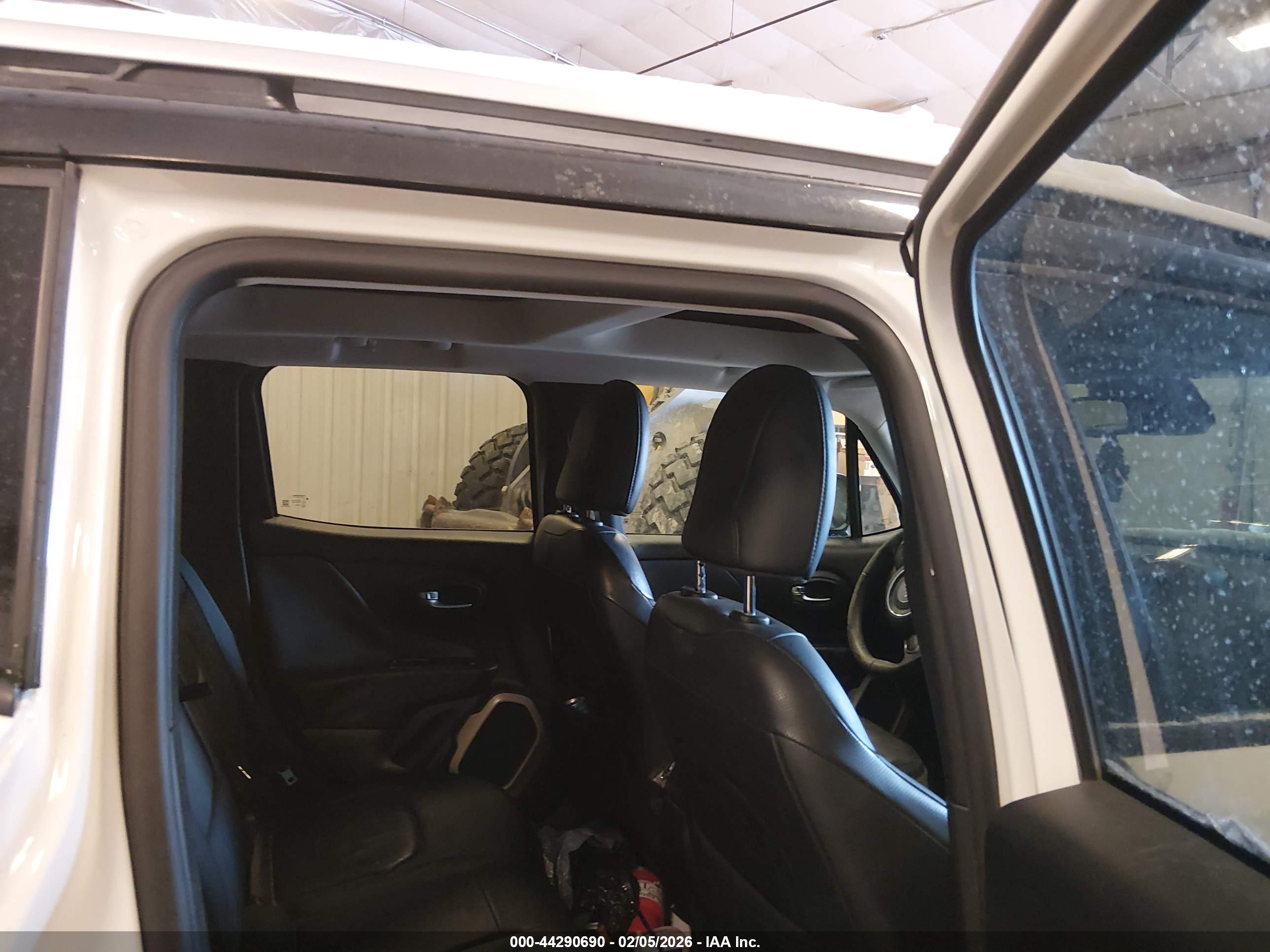 JEEP RENEGADE image 8