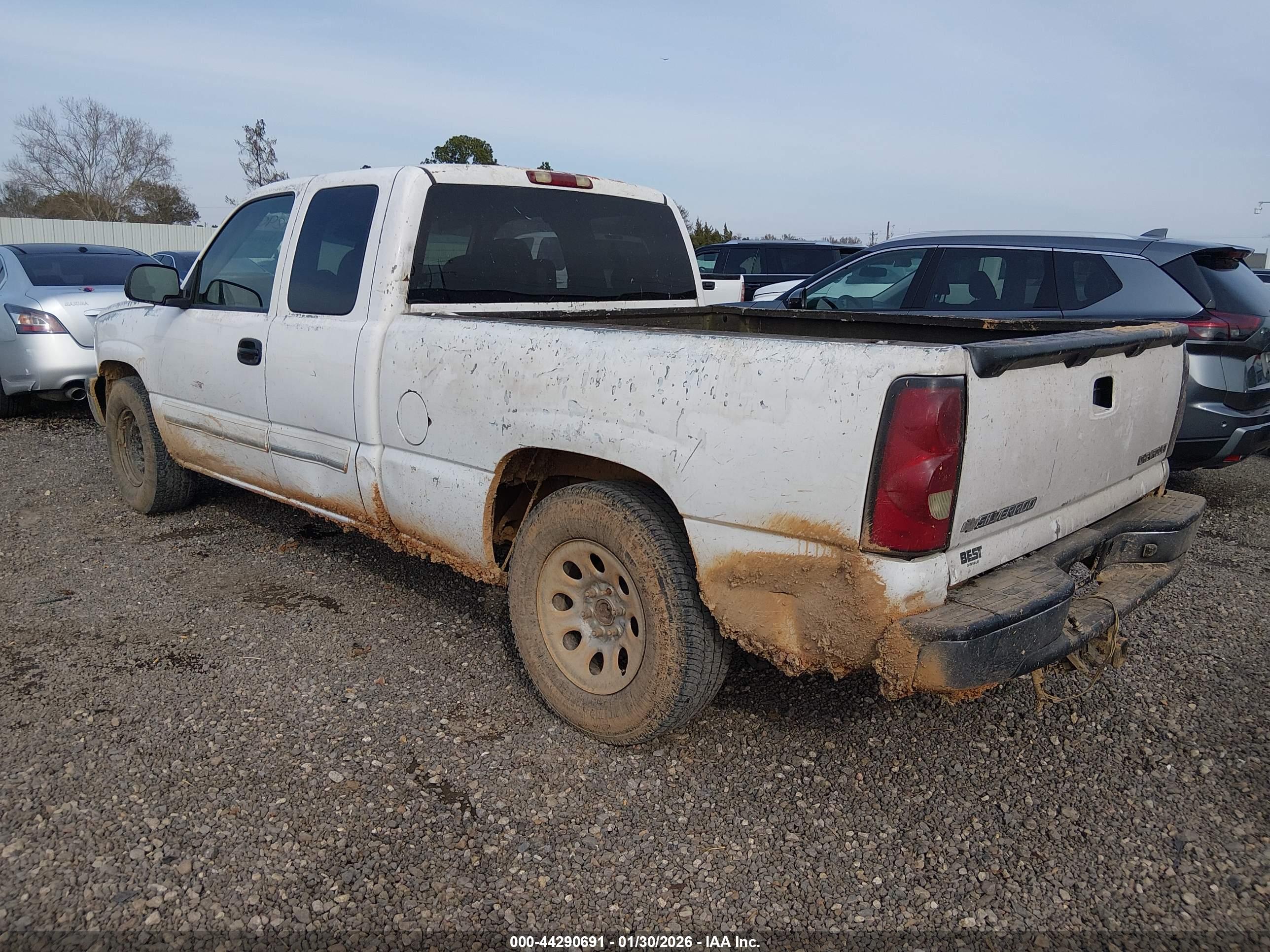 CHEVROLET SILVERADO image 3