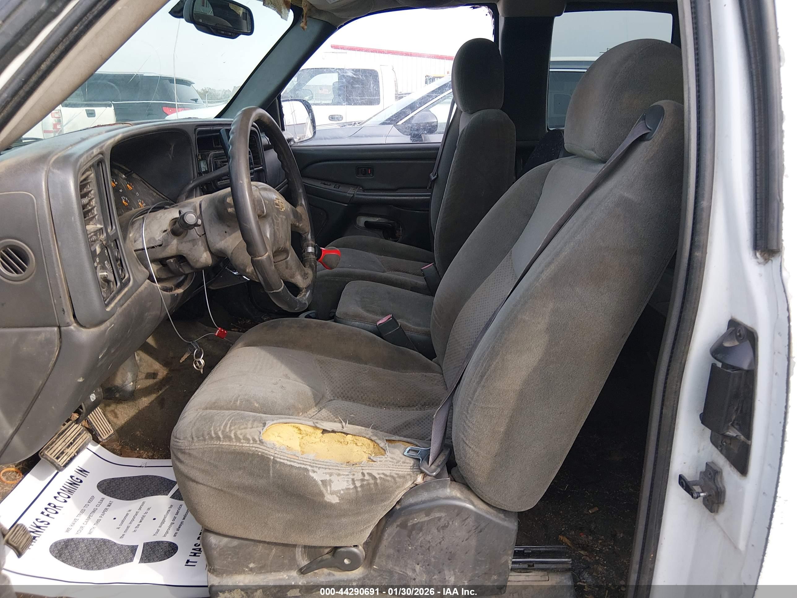 CHEVROLET SILVERADO image 5