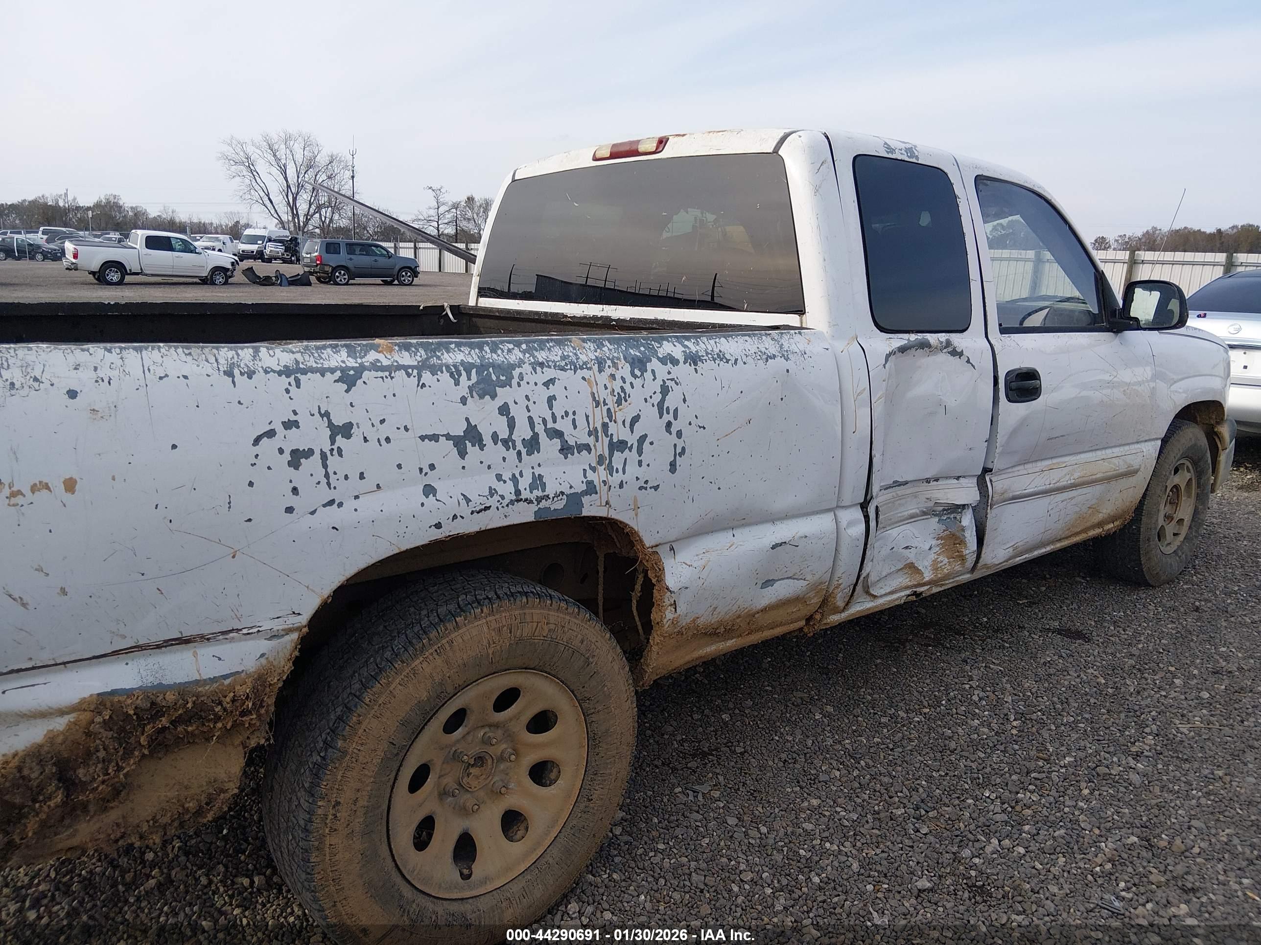 CHEVROLET SILVERADO image 6