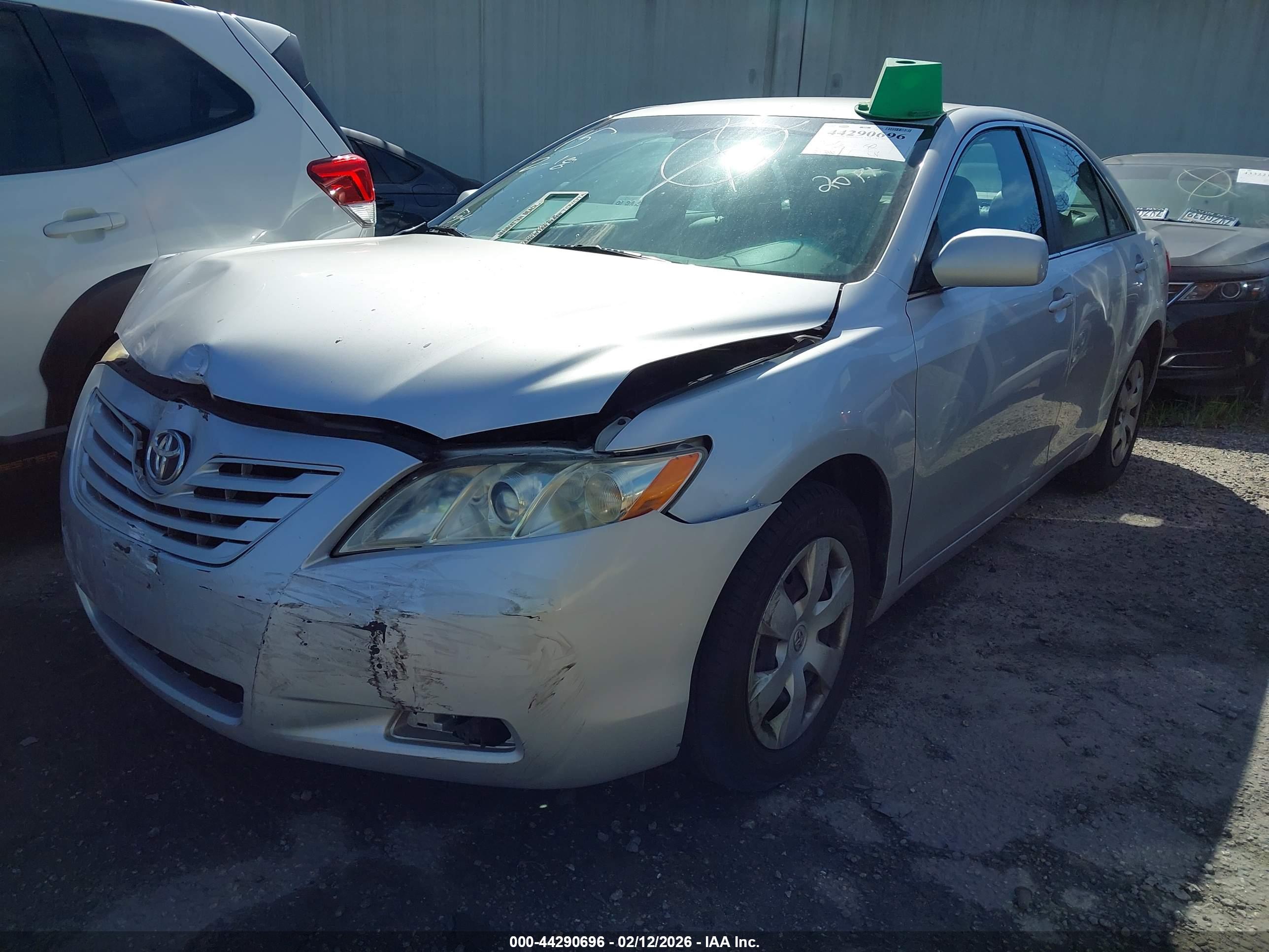 TOYOTA CAMRY image 2