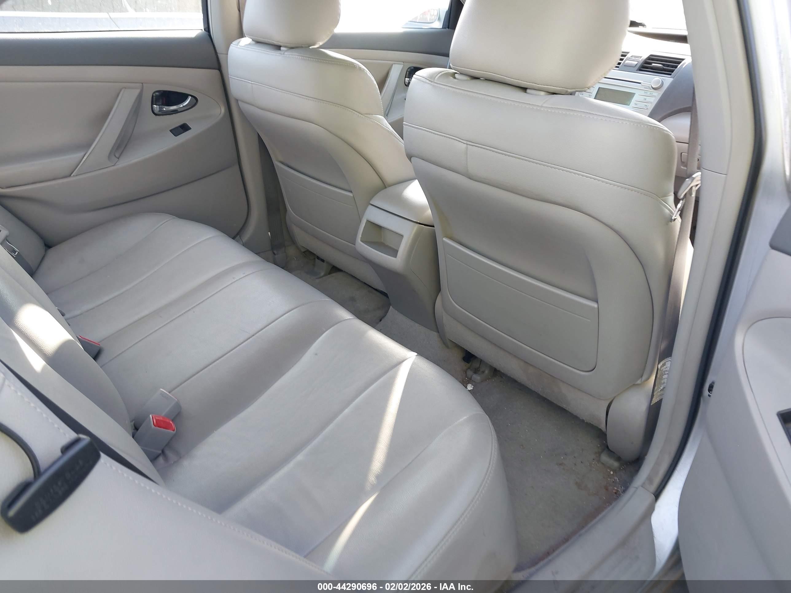 TOYOTA CAMRY image 8