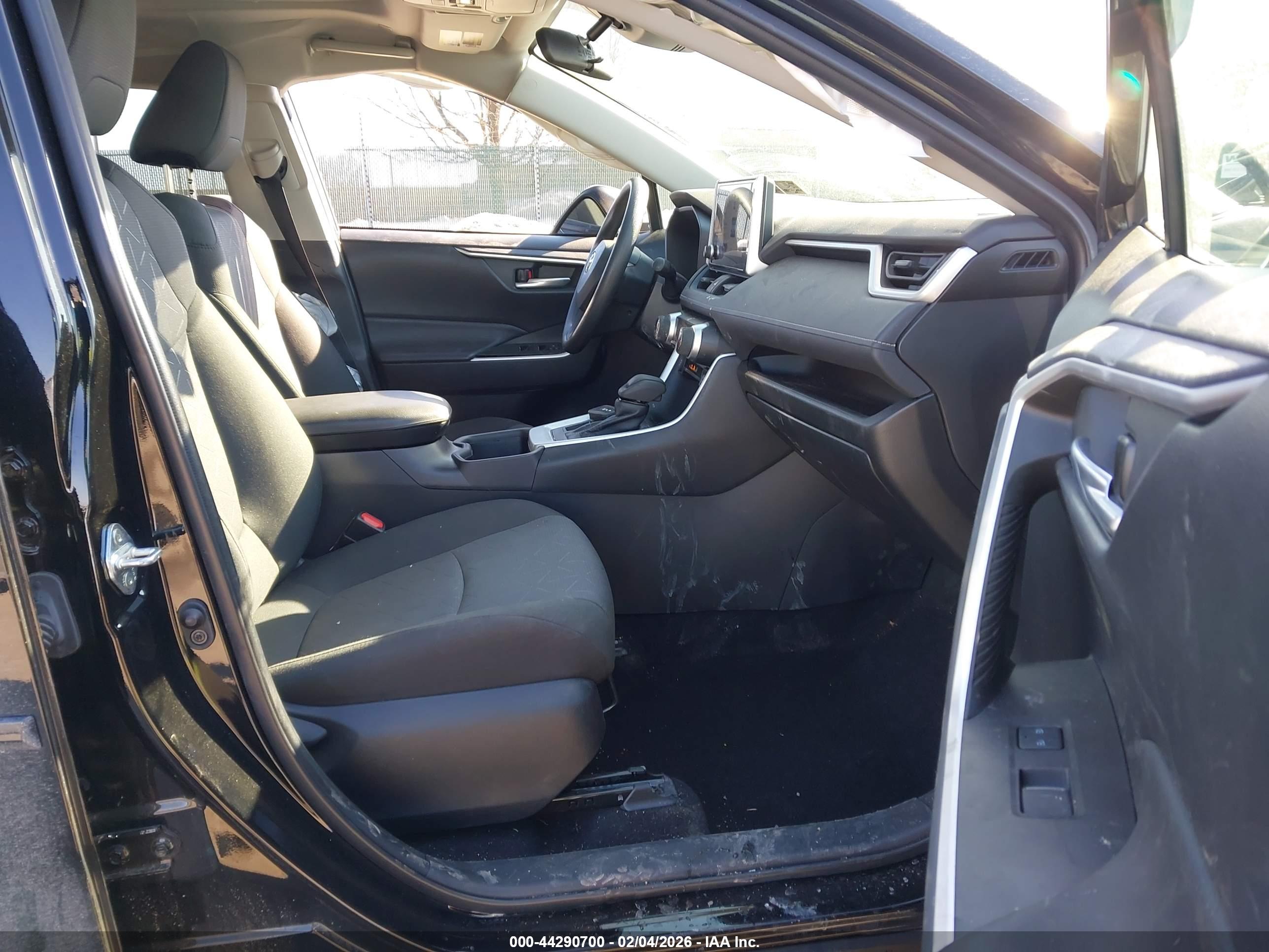TOYOTA RAV4 image 5