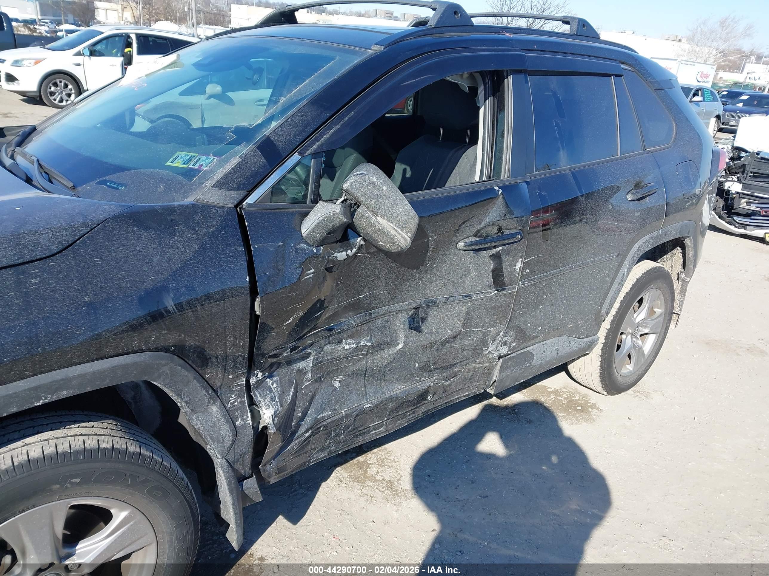 TOYOTA RAV4 image 6