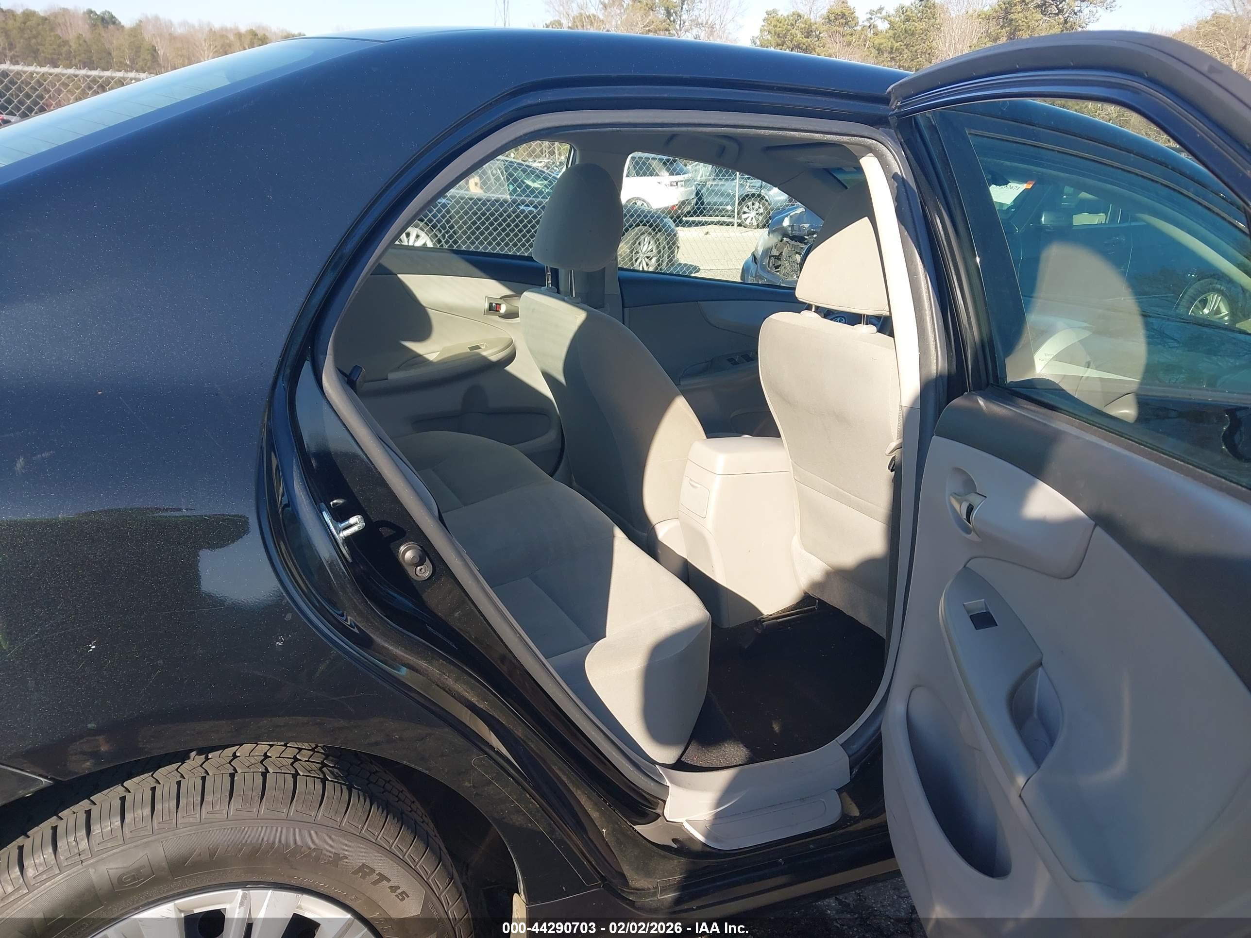 TOYOTA COROLLA image 8