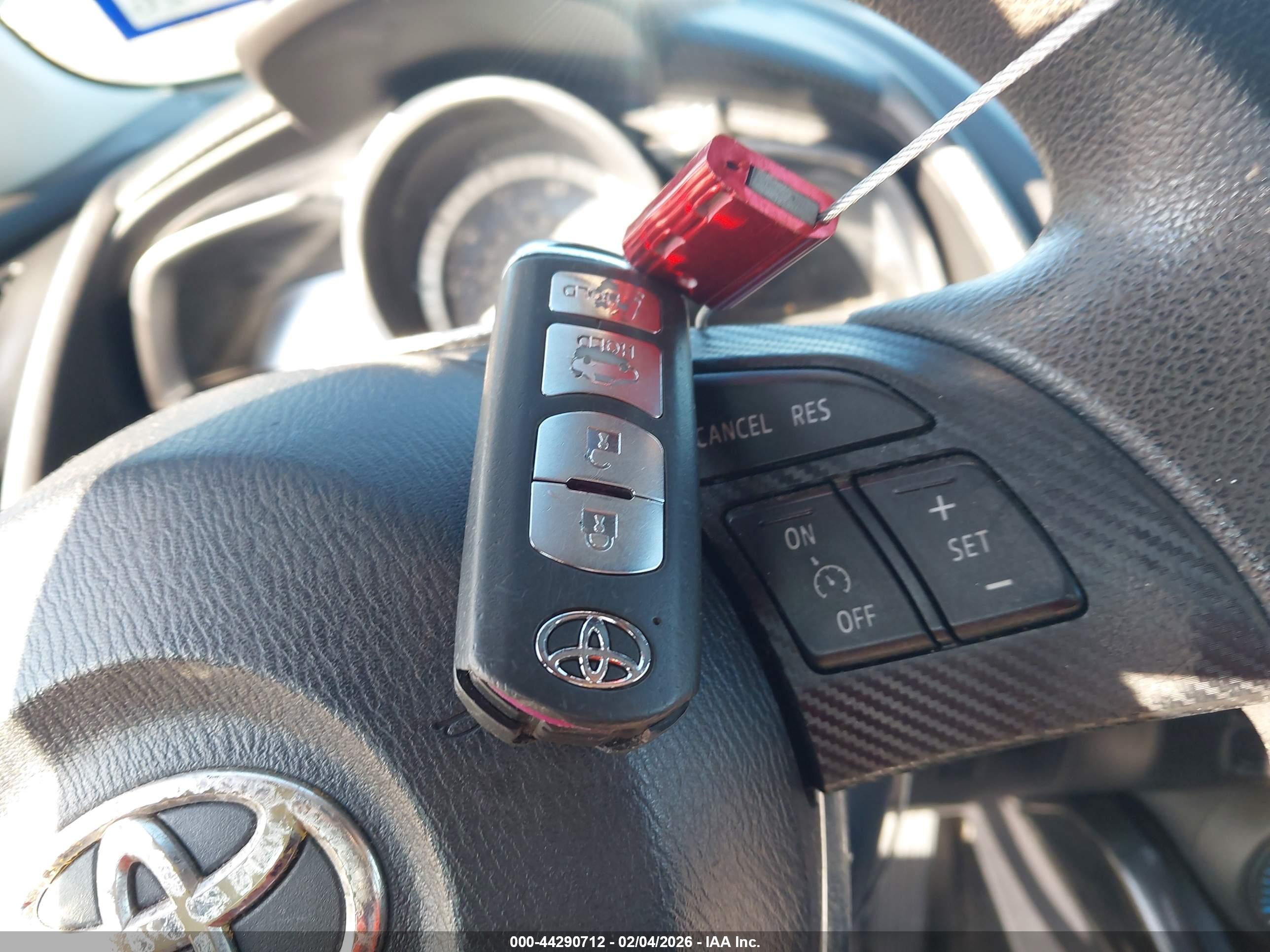 TOYOTA YARIS image 11