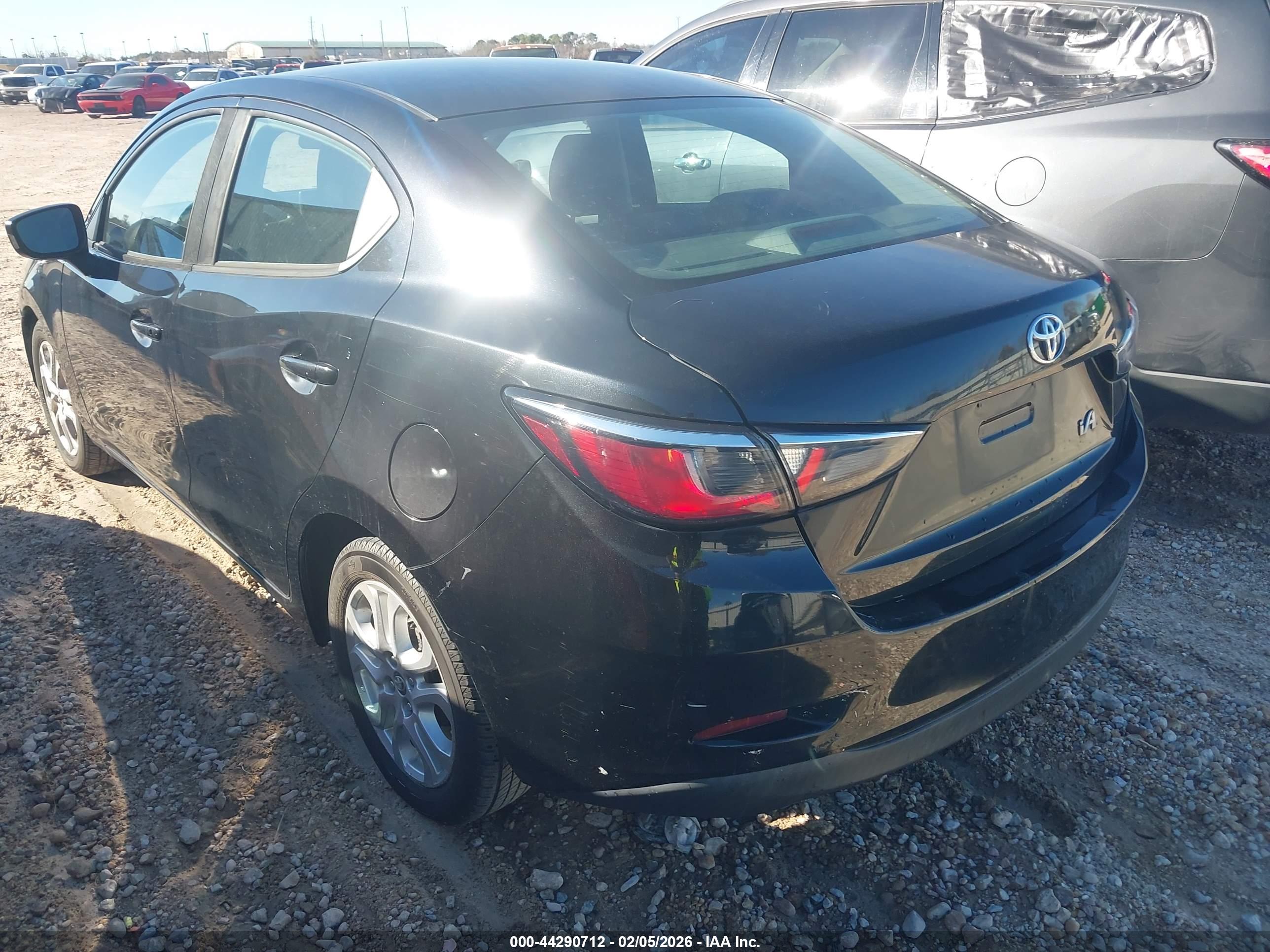 TOYOTA YARIS image 3