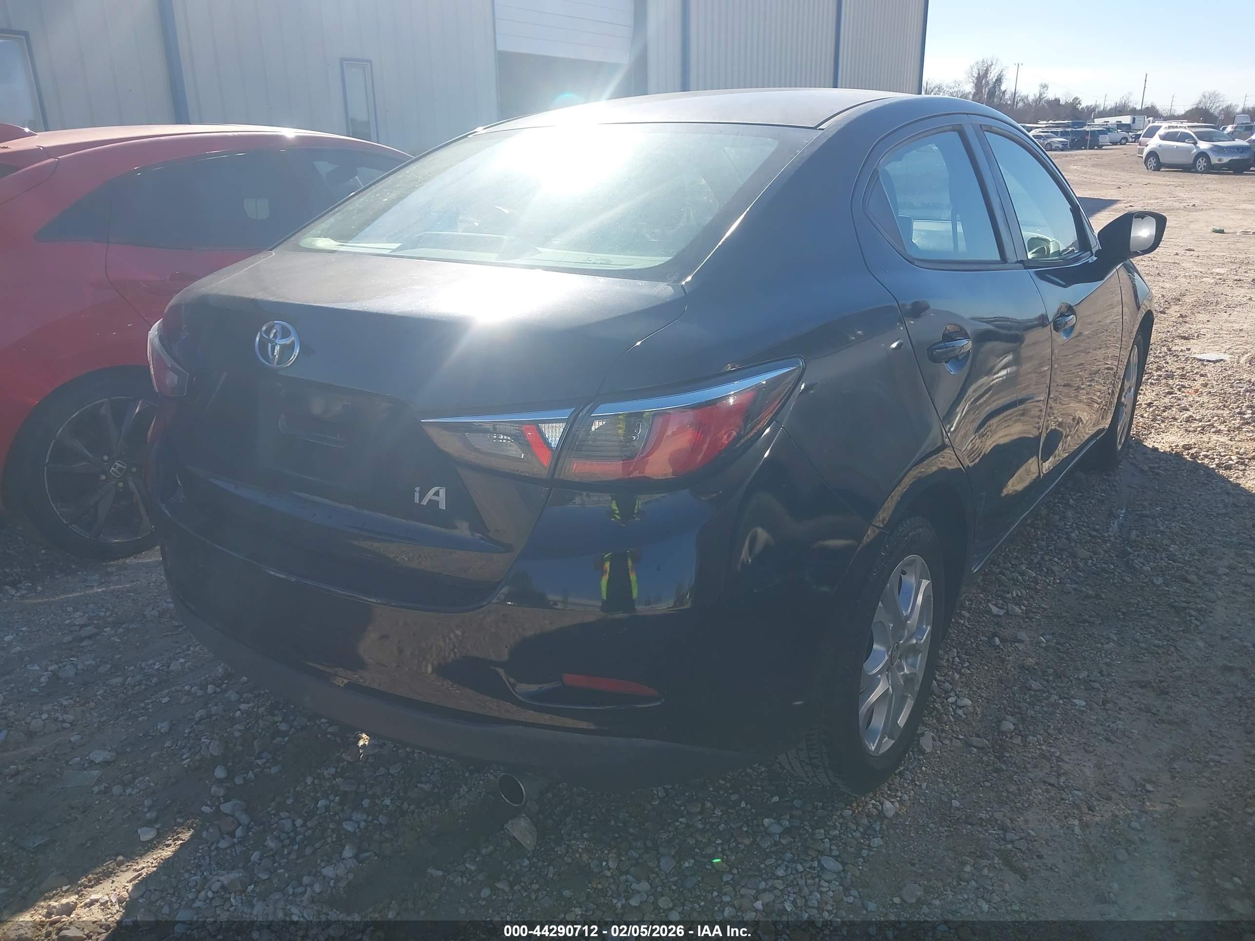 TOYOTA YARIS image 4