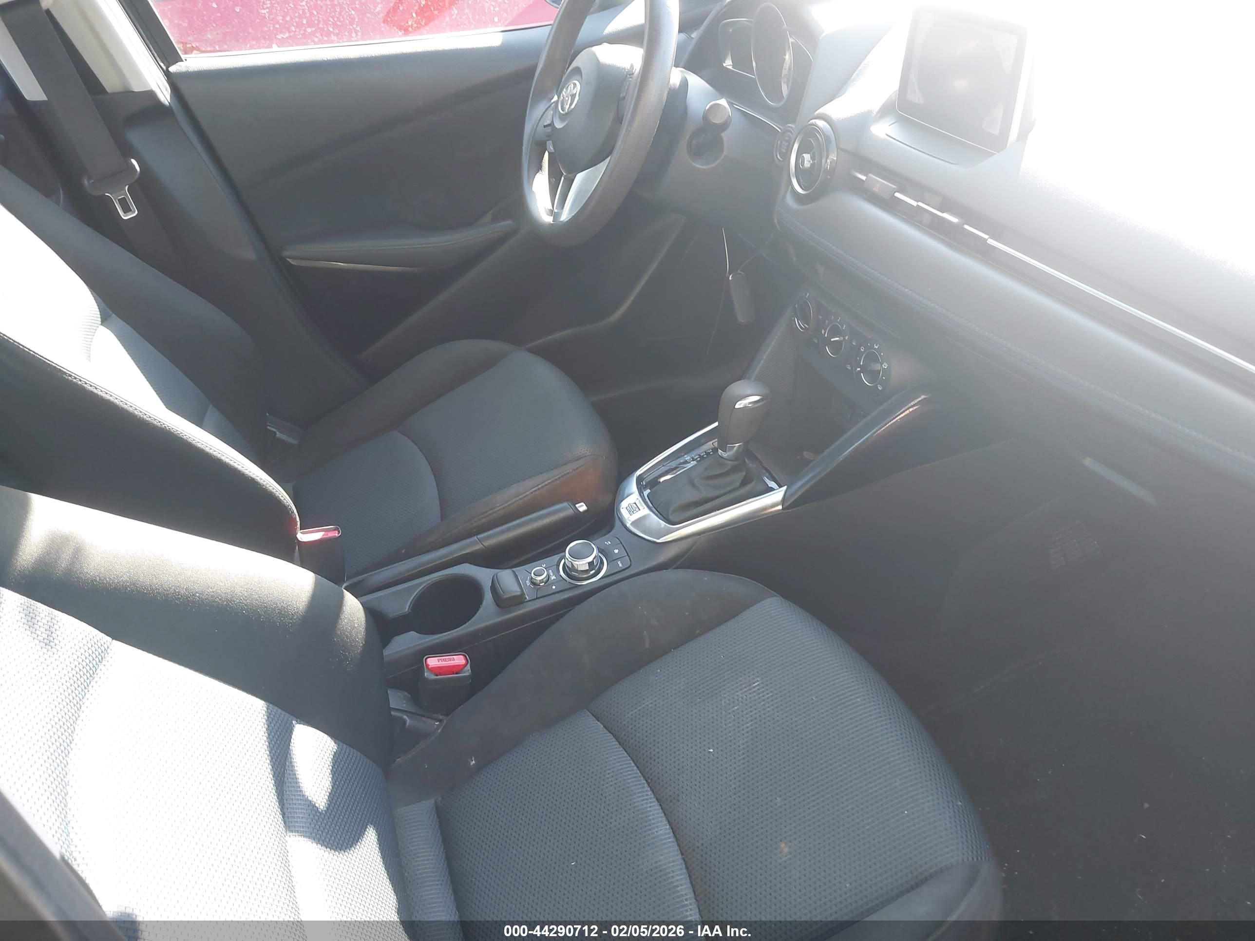 TOYOTA YARIS image 5