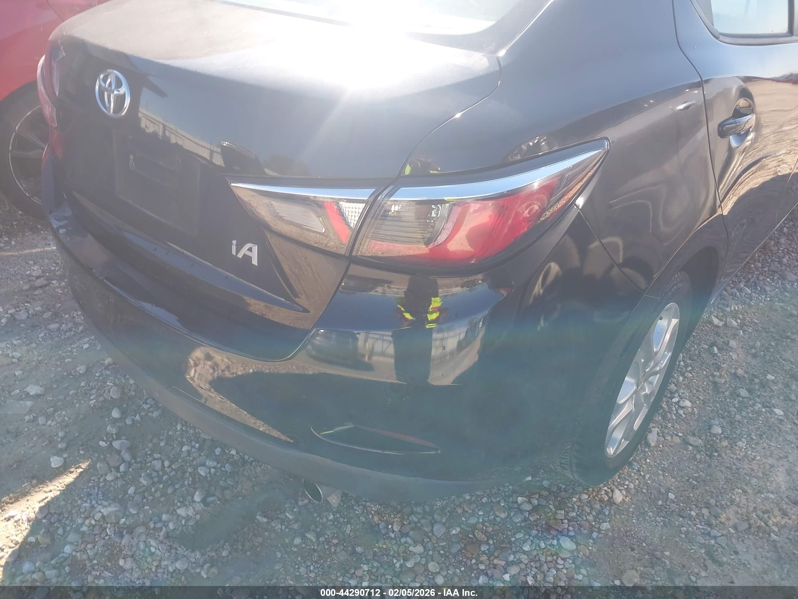 TOYOTA YARIS image 6