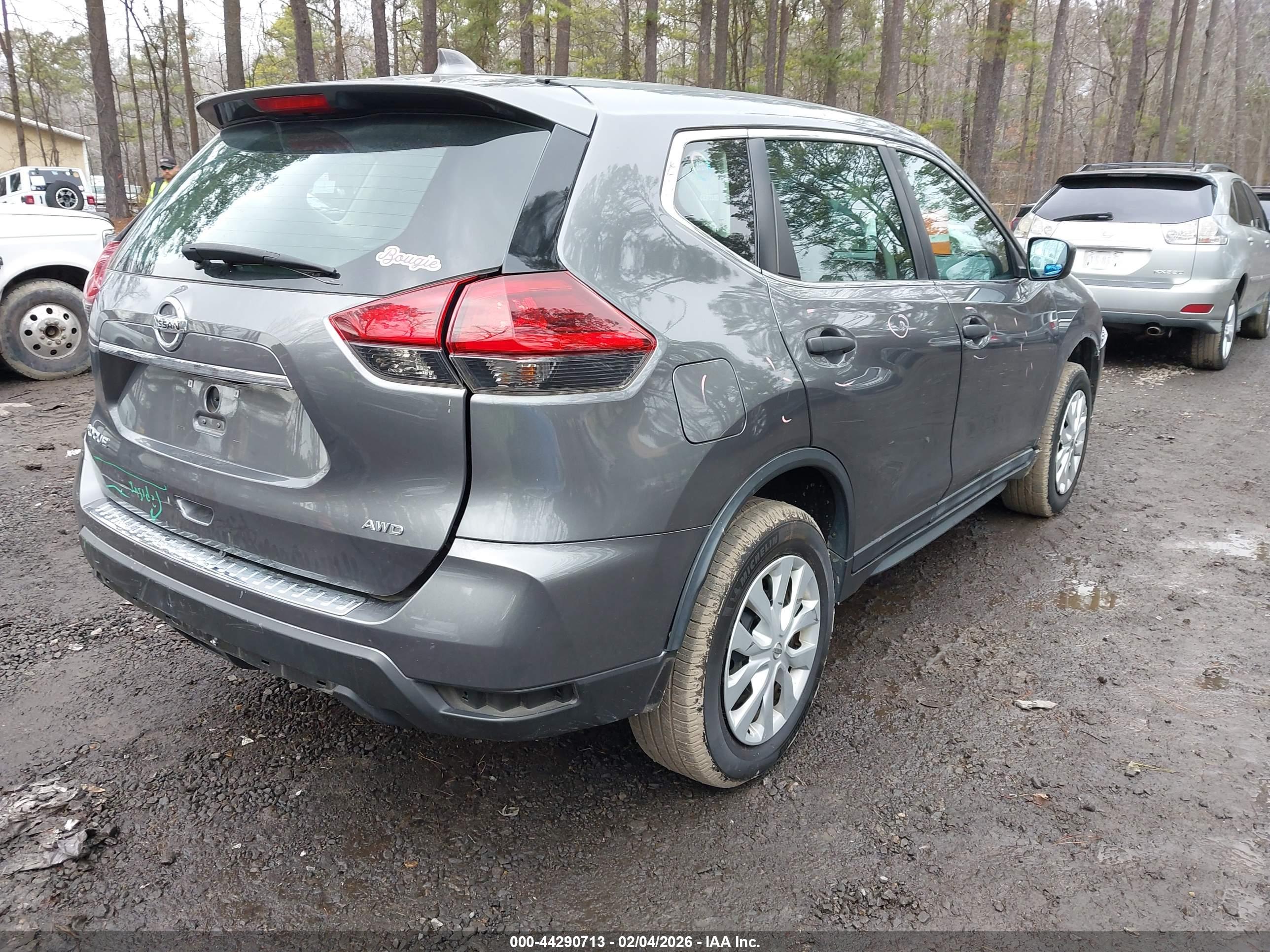 NISSAN ROGUE image 4