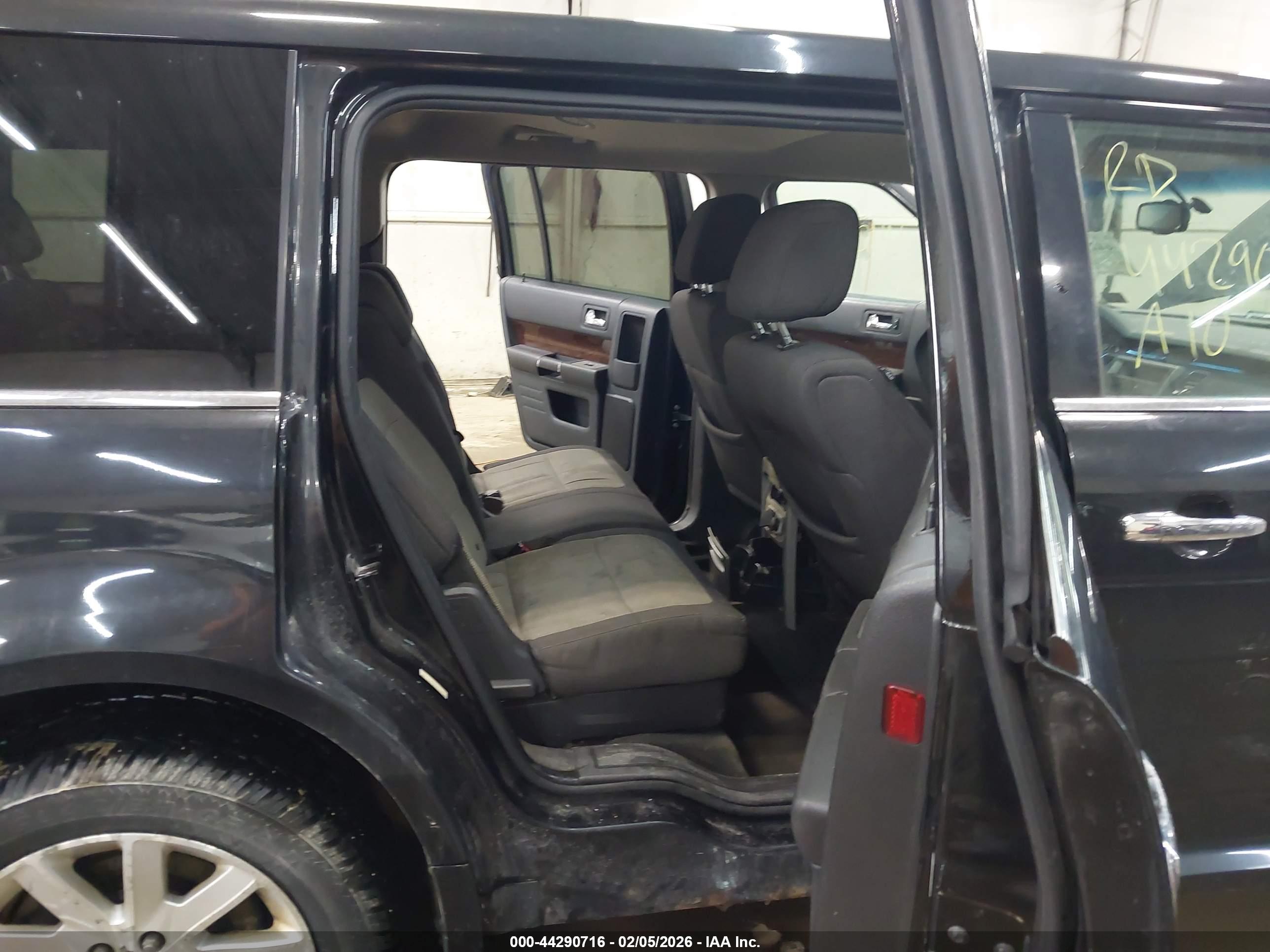 FORD FLEX image 8