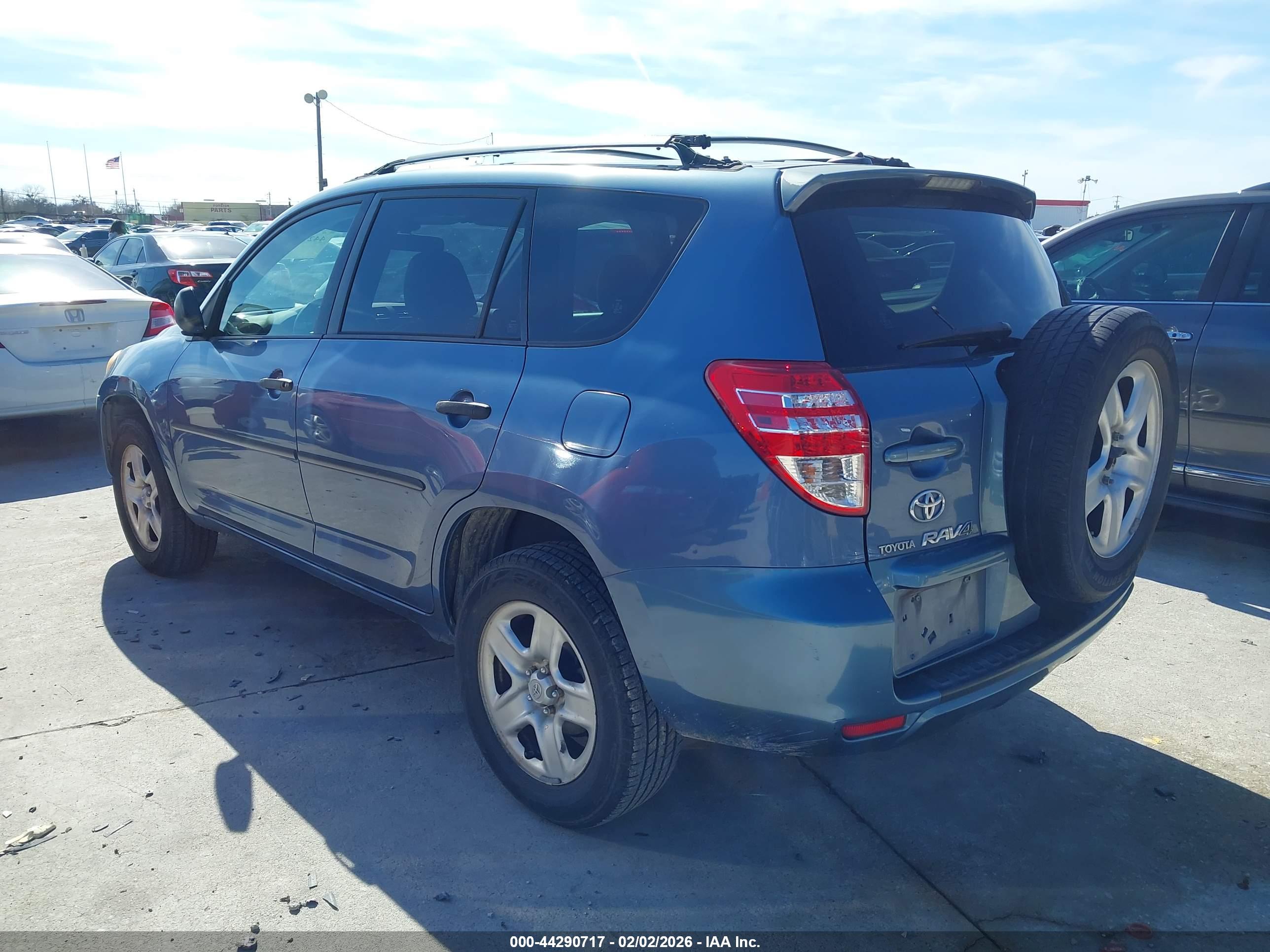 TOYOTA RAV4 image 3