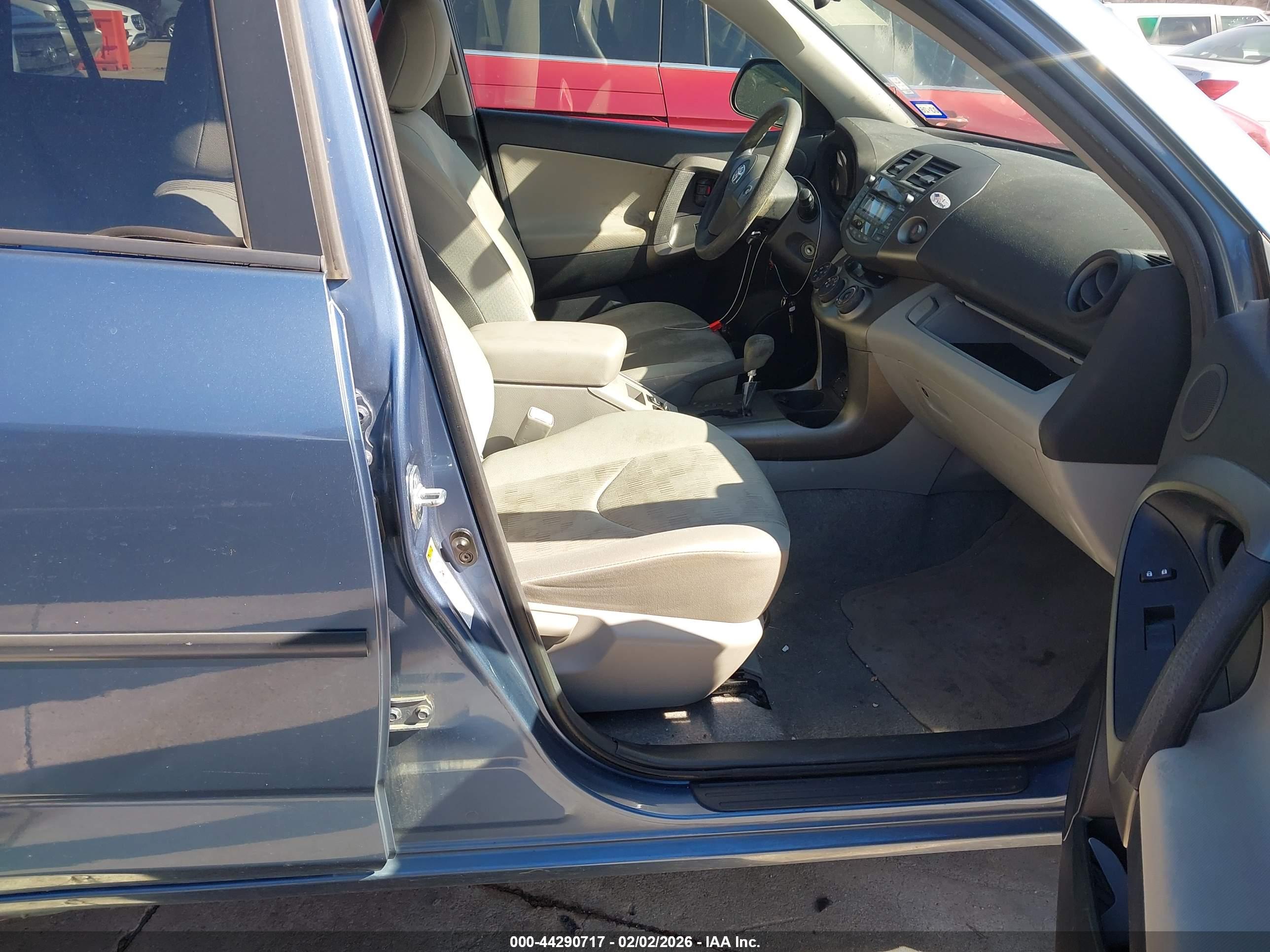 TOYOTA RAV4 image 5