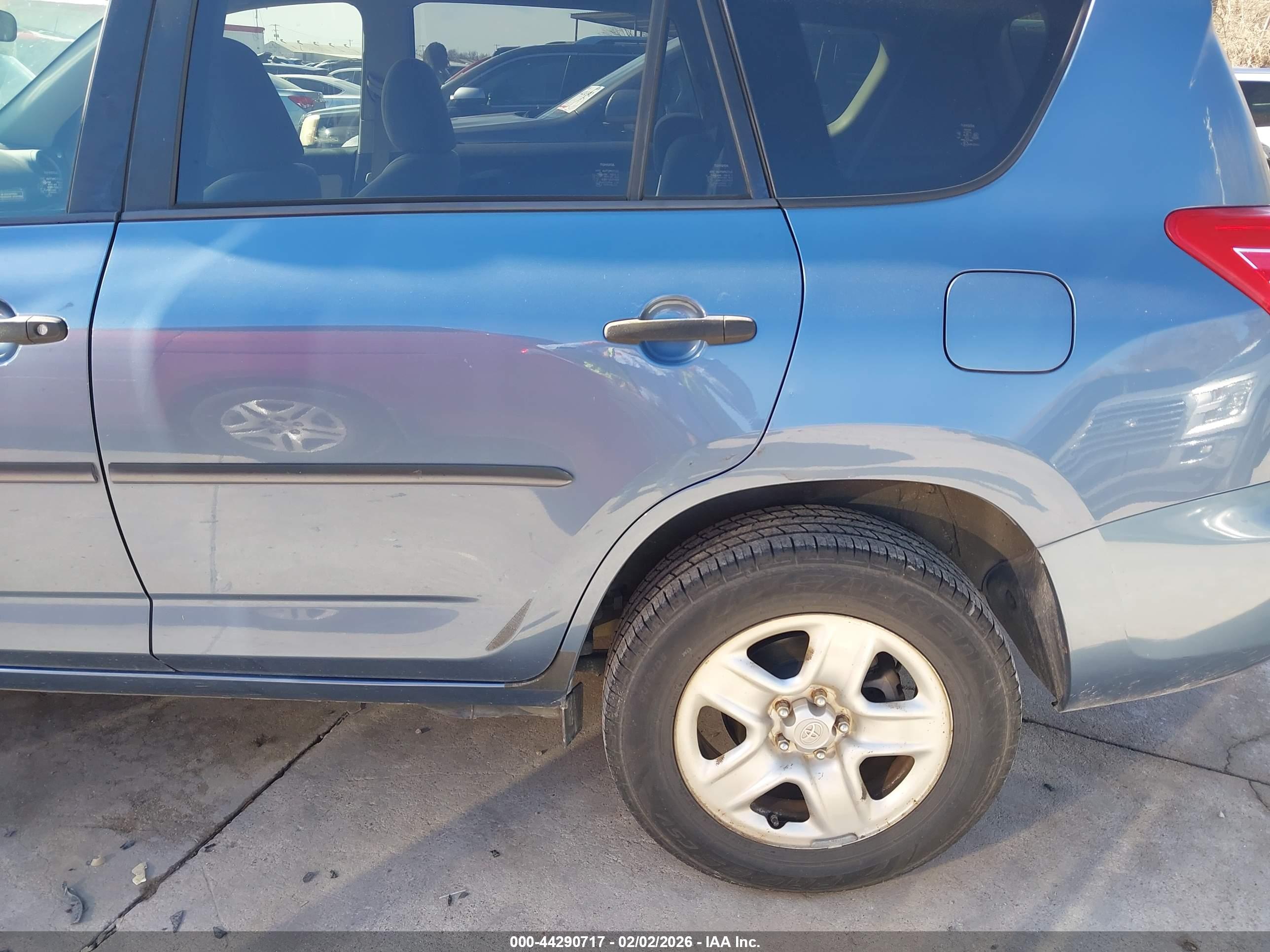 TOYOTA RAV4 image 6