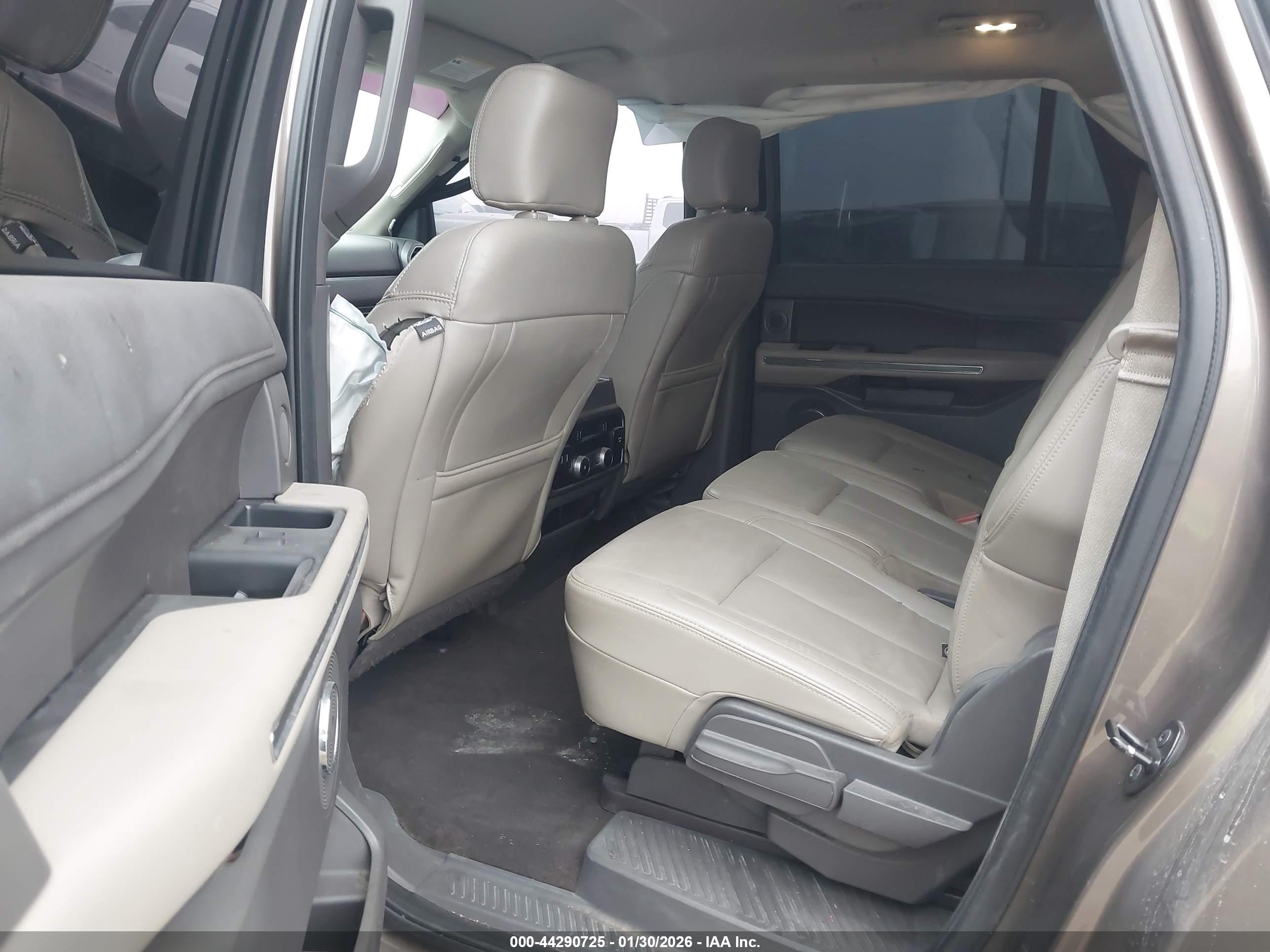 FORD EXPEDITION image 8