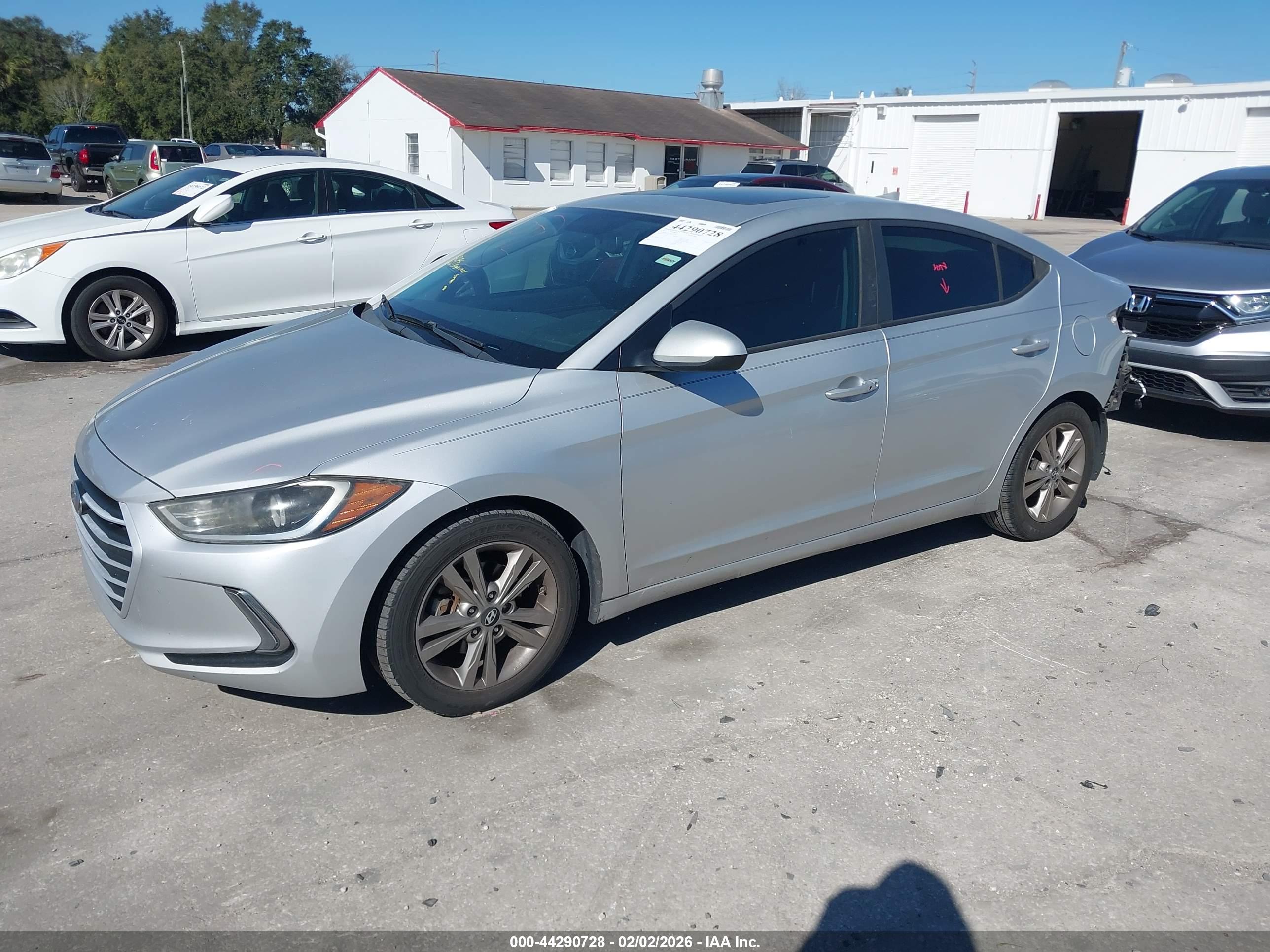HYUNDAI ELANTRA image 2