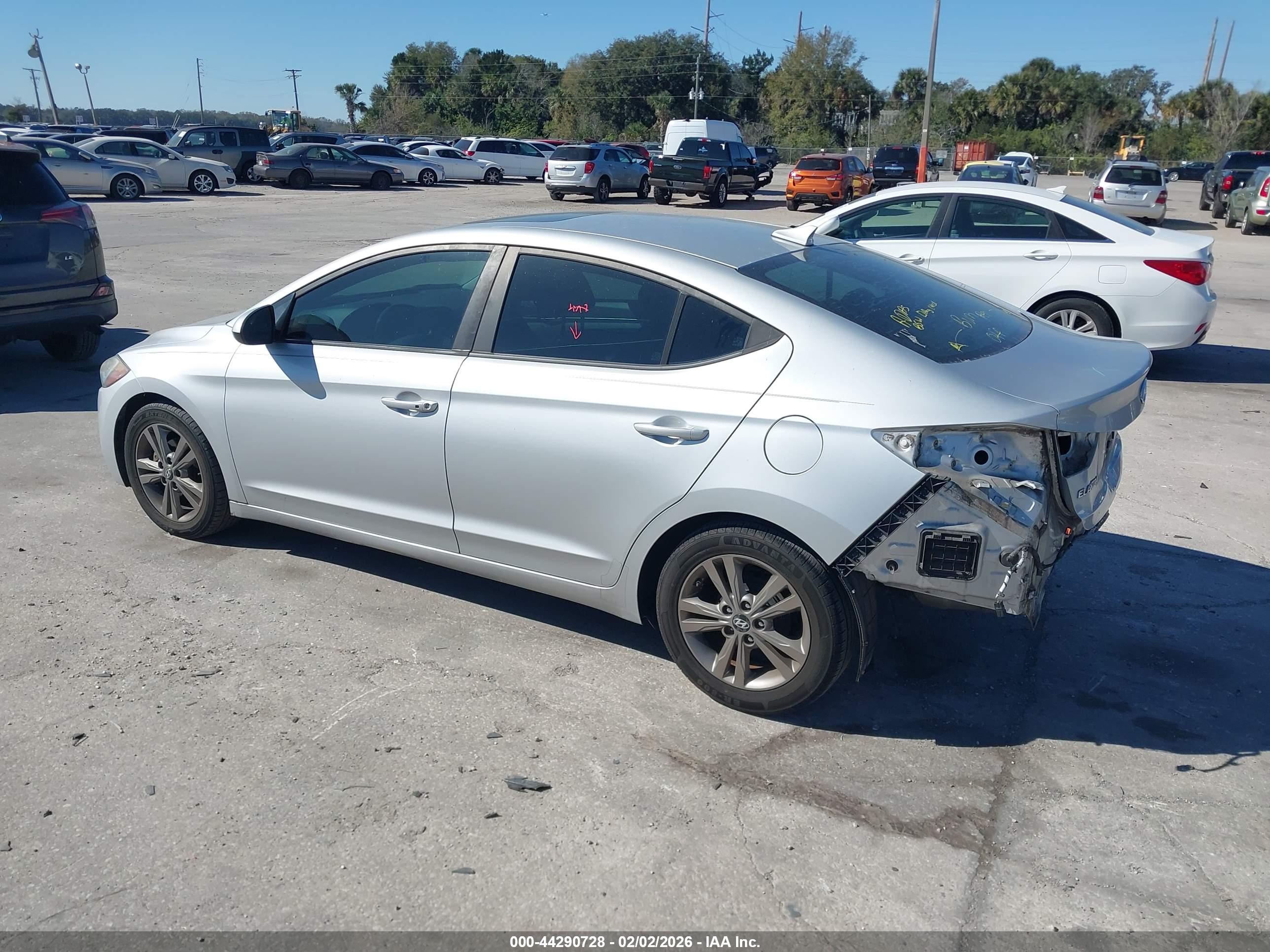 HYUNDAI ELANTRA image 3