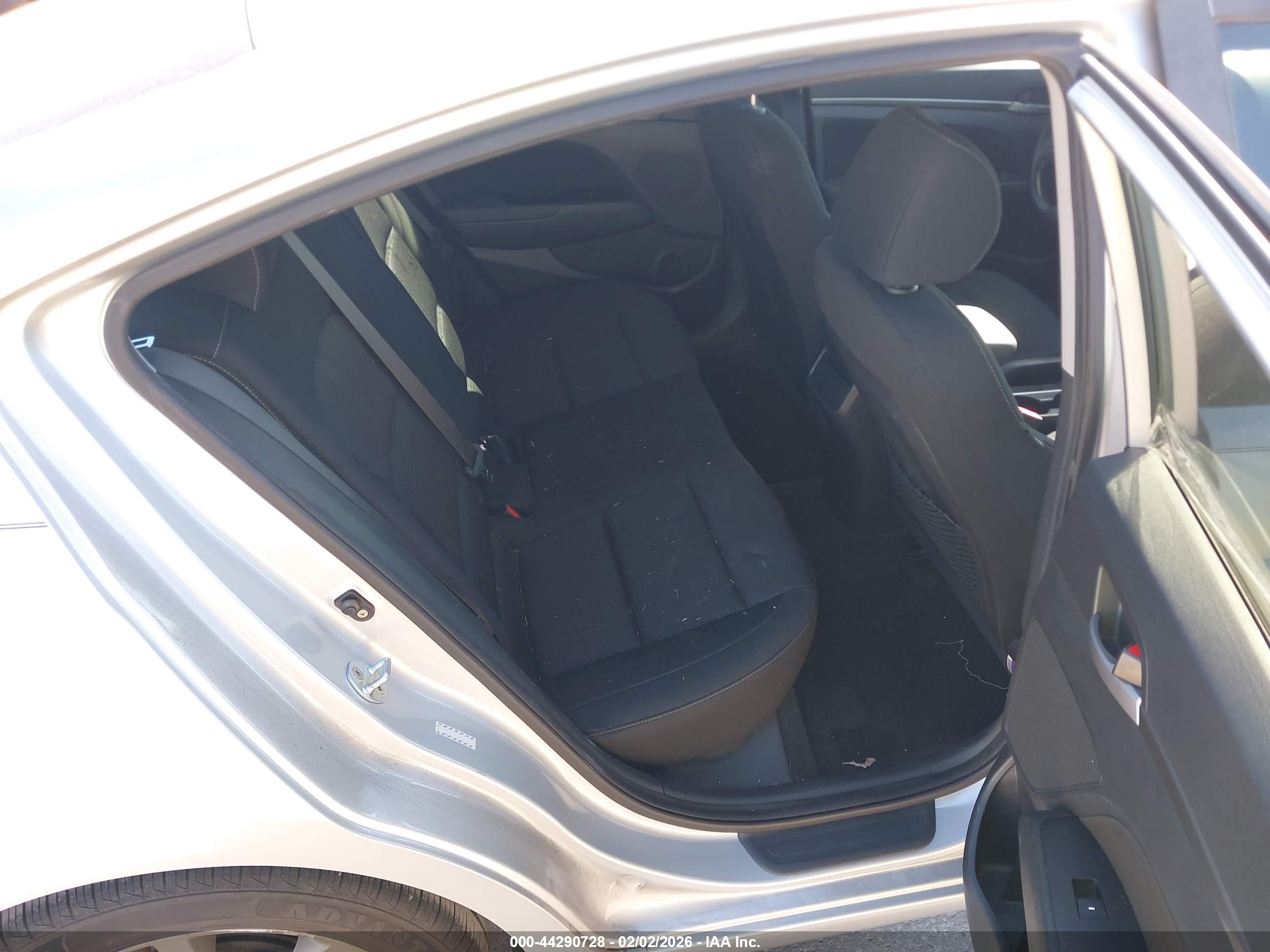 HYUNDAI ELANTRA image 8