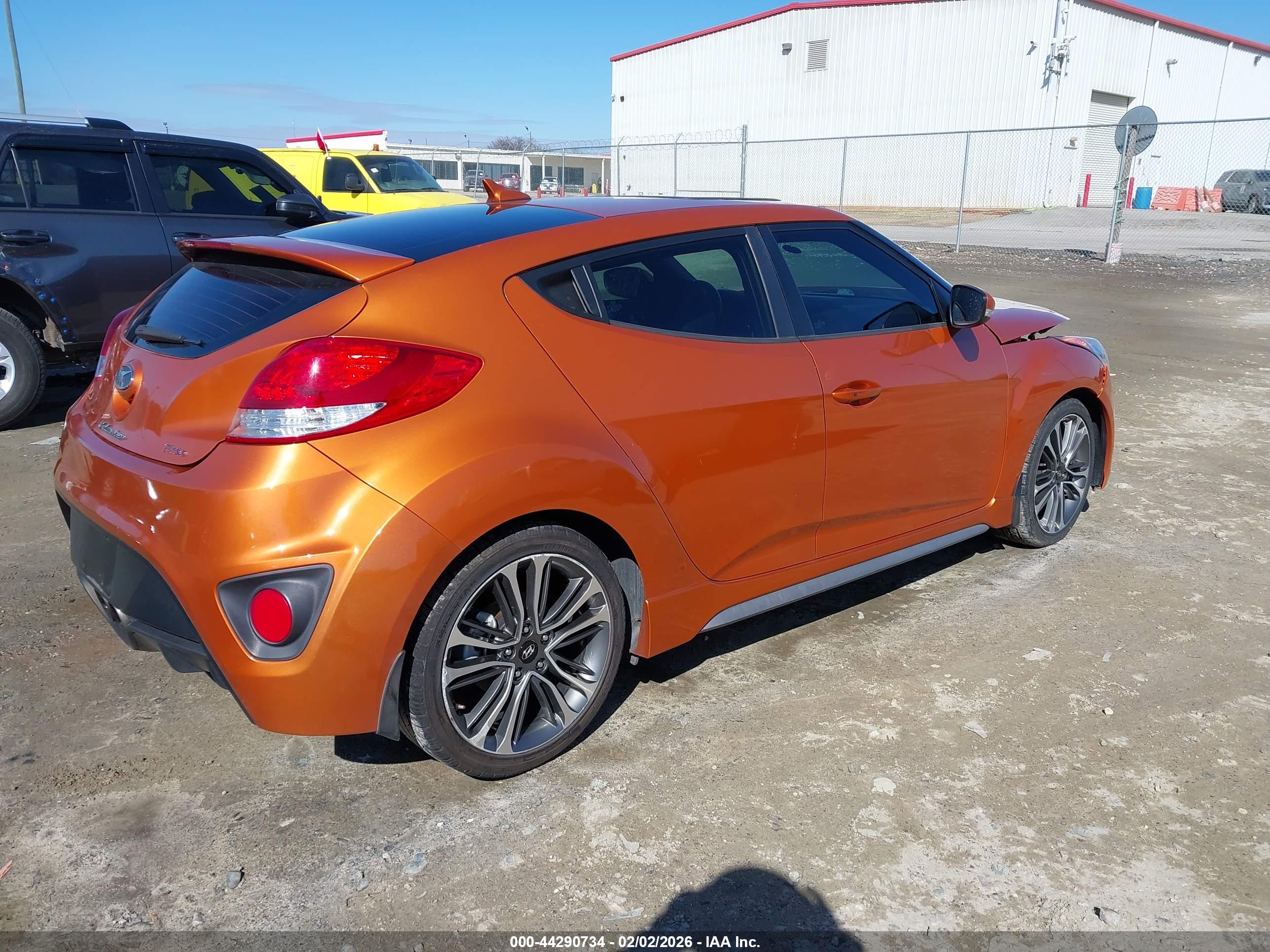 HYUNDAI VELOSTER image 4