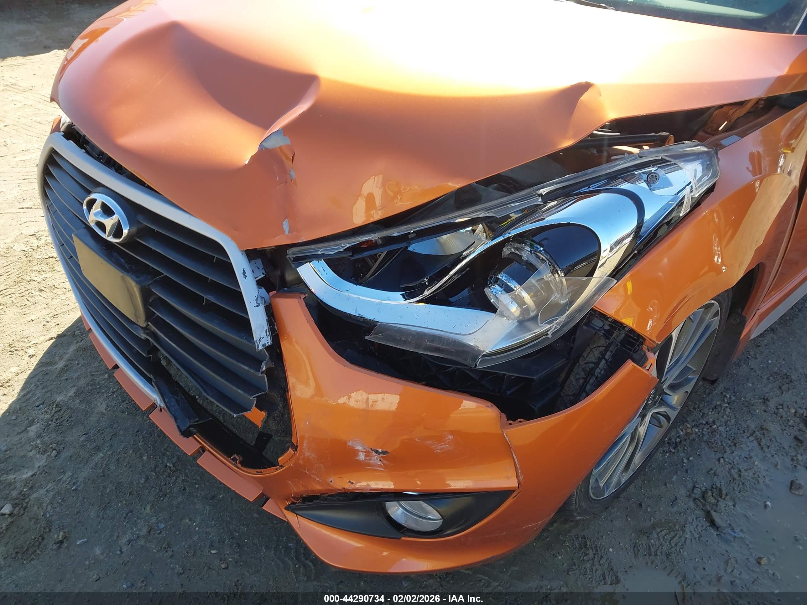 HYUNDAI VELOSTER image 6