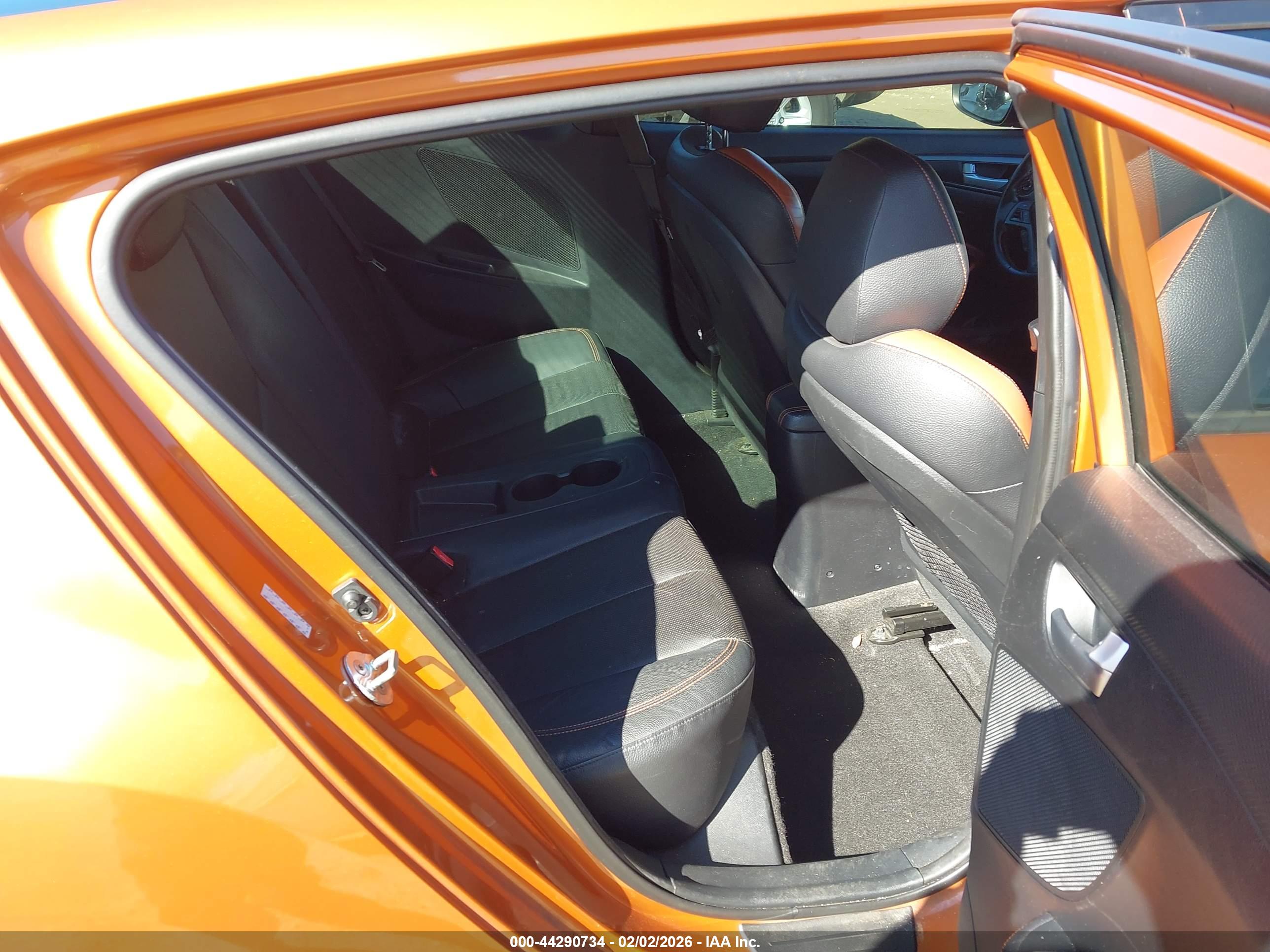 HYUNDAI VELOSTER image 8