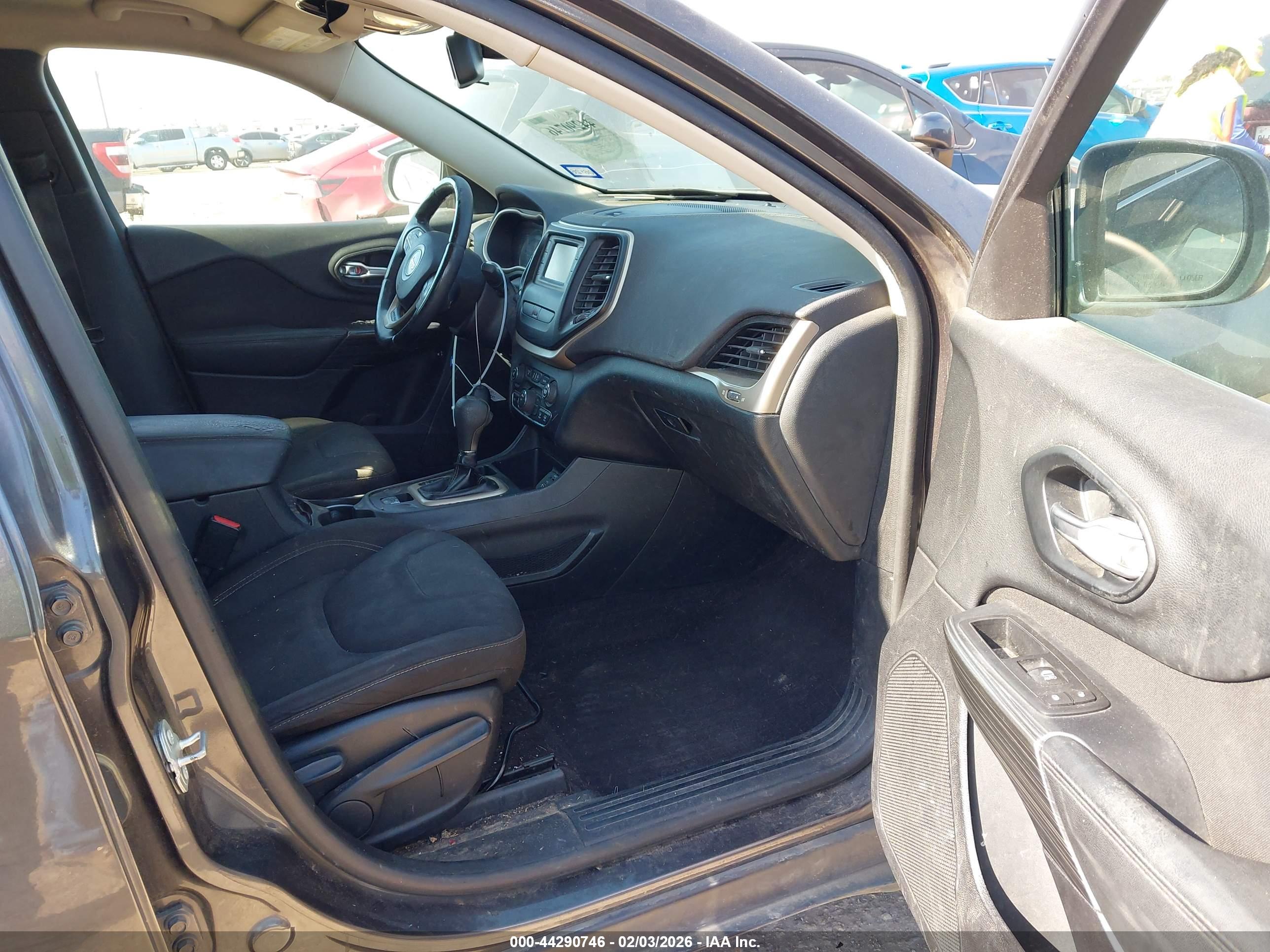 JEEP CHEROKEE image 5
