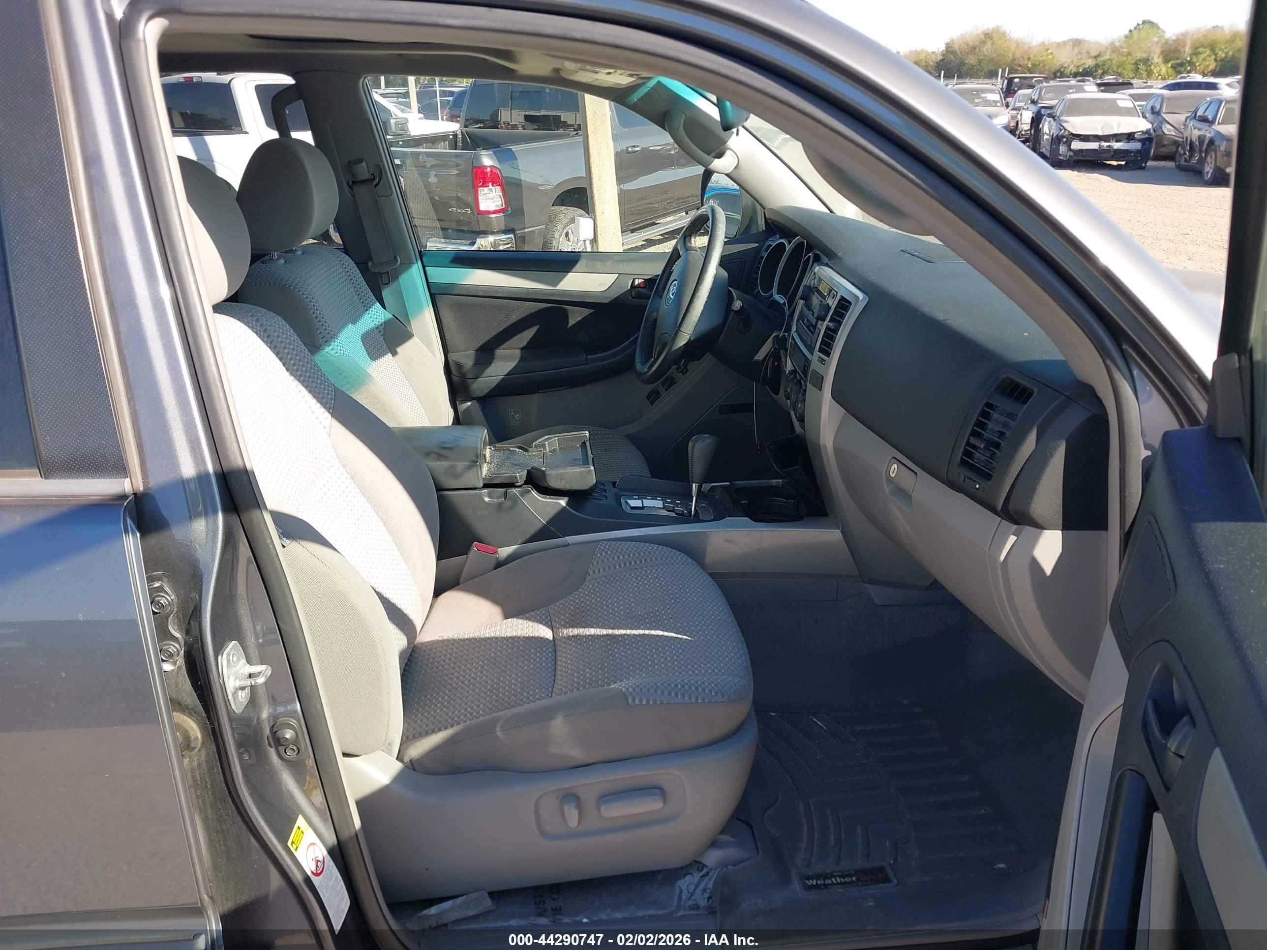 TOYOTA 4RUNNER image 5