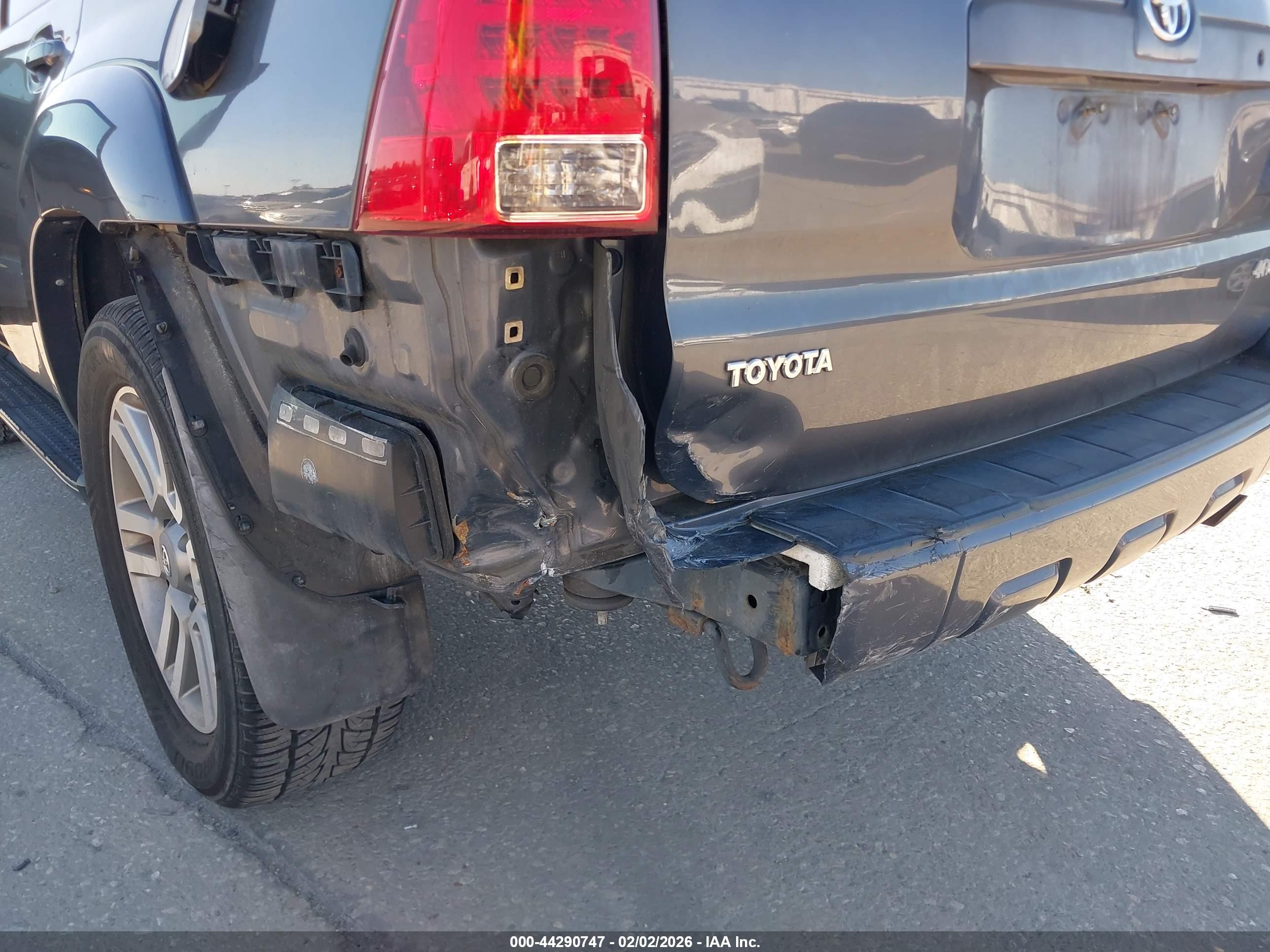 TOYOTA 4RUNNER image 6