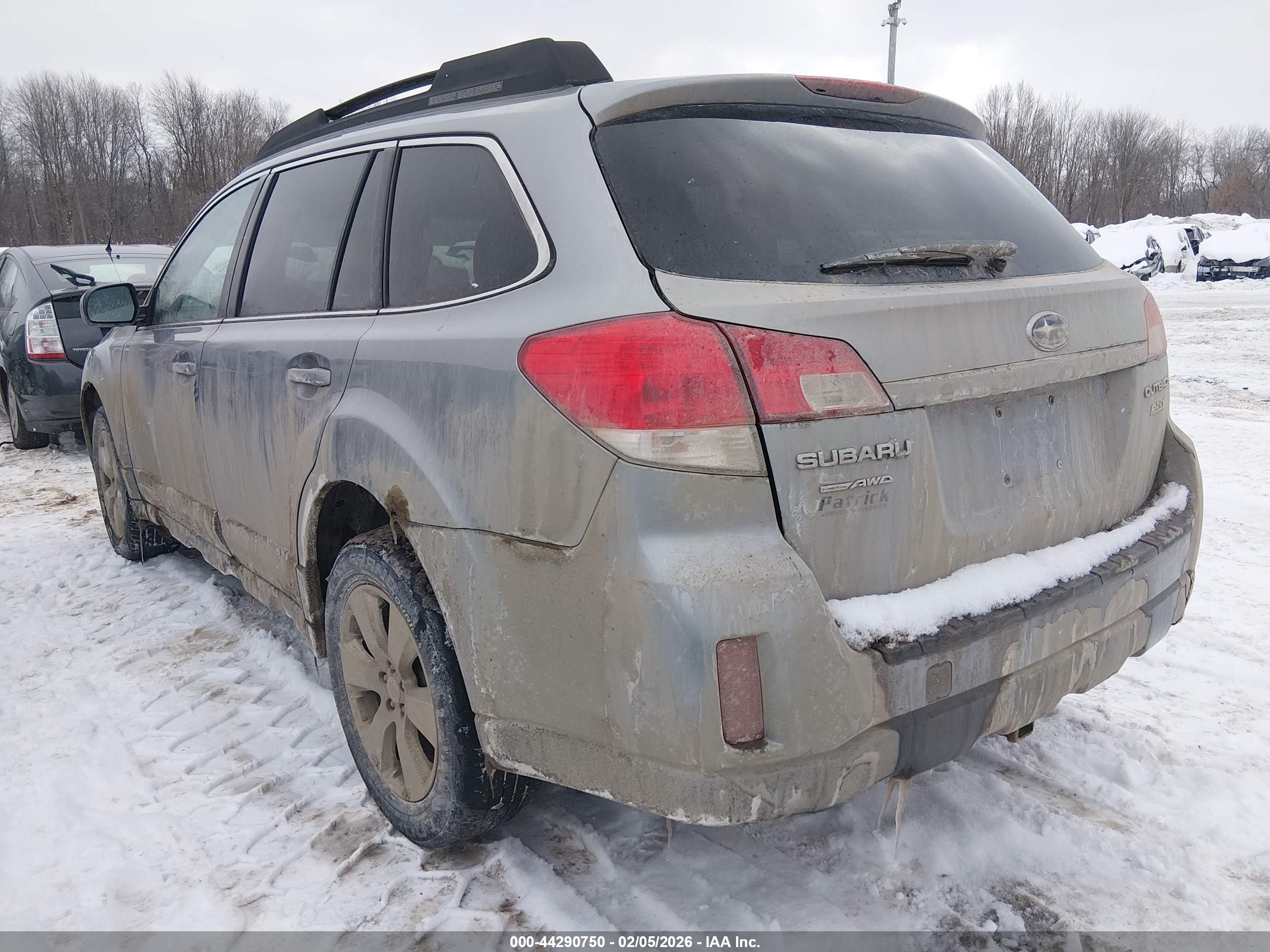 SUBARU OUTBACK image 3