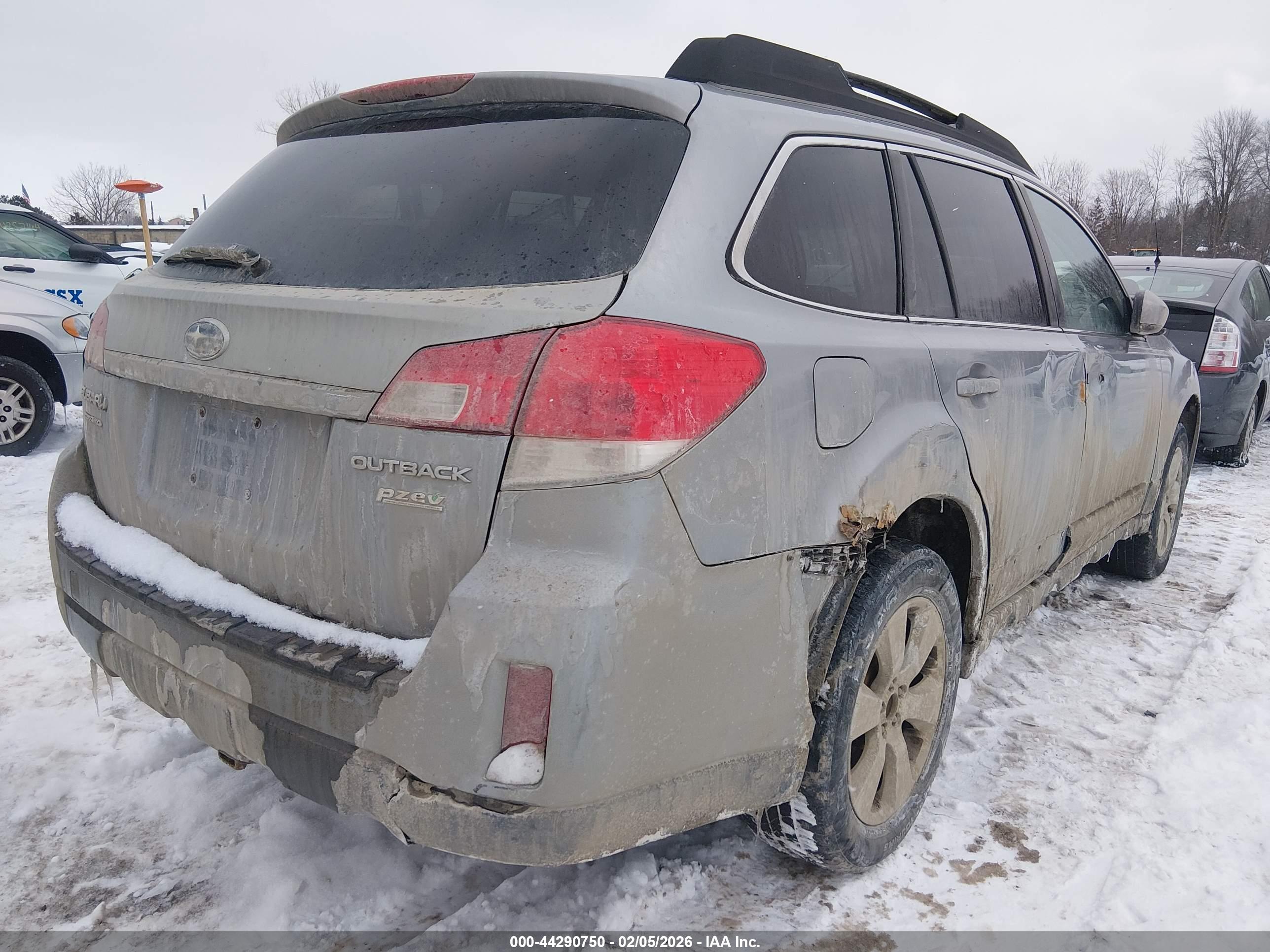 SUBARU OUTBACK image 4