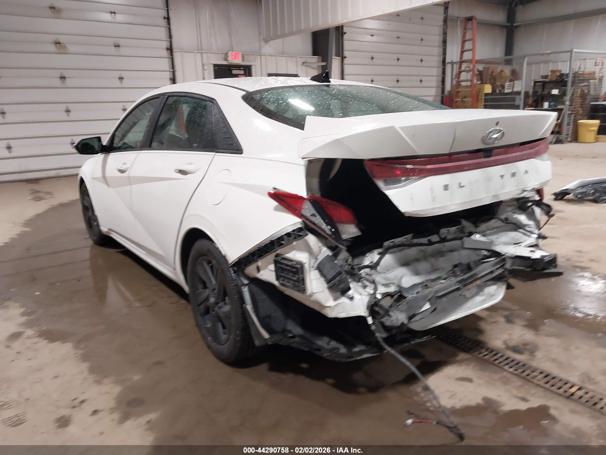 HYUNDAI ELANTRA image 3