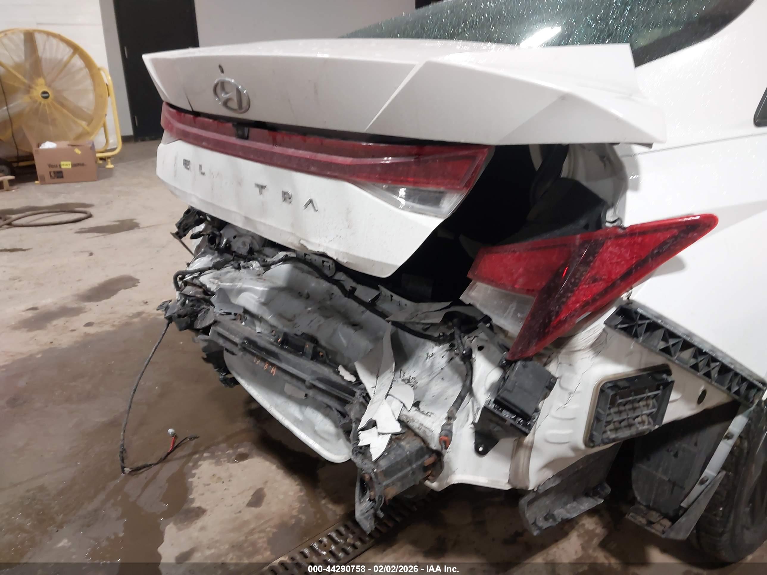 HYUNDAI ELANTRA image 6