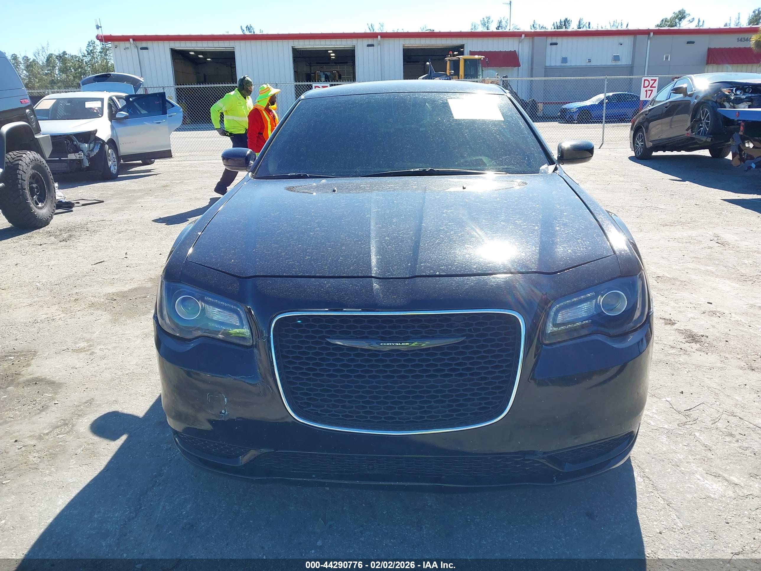 CHRYSLER 300 image 6