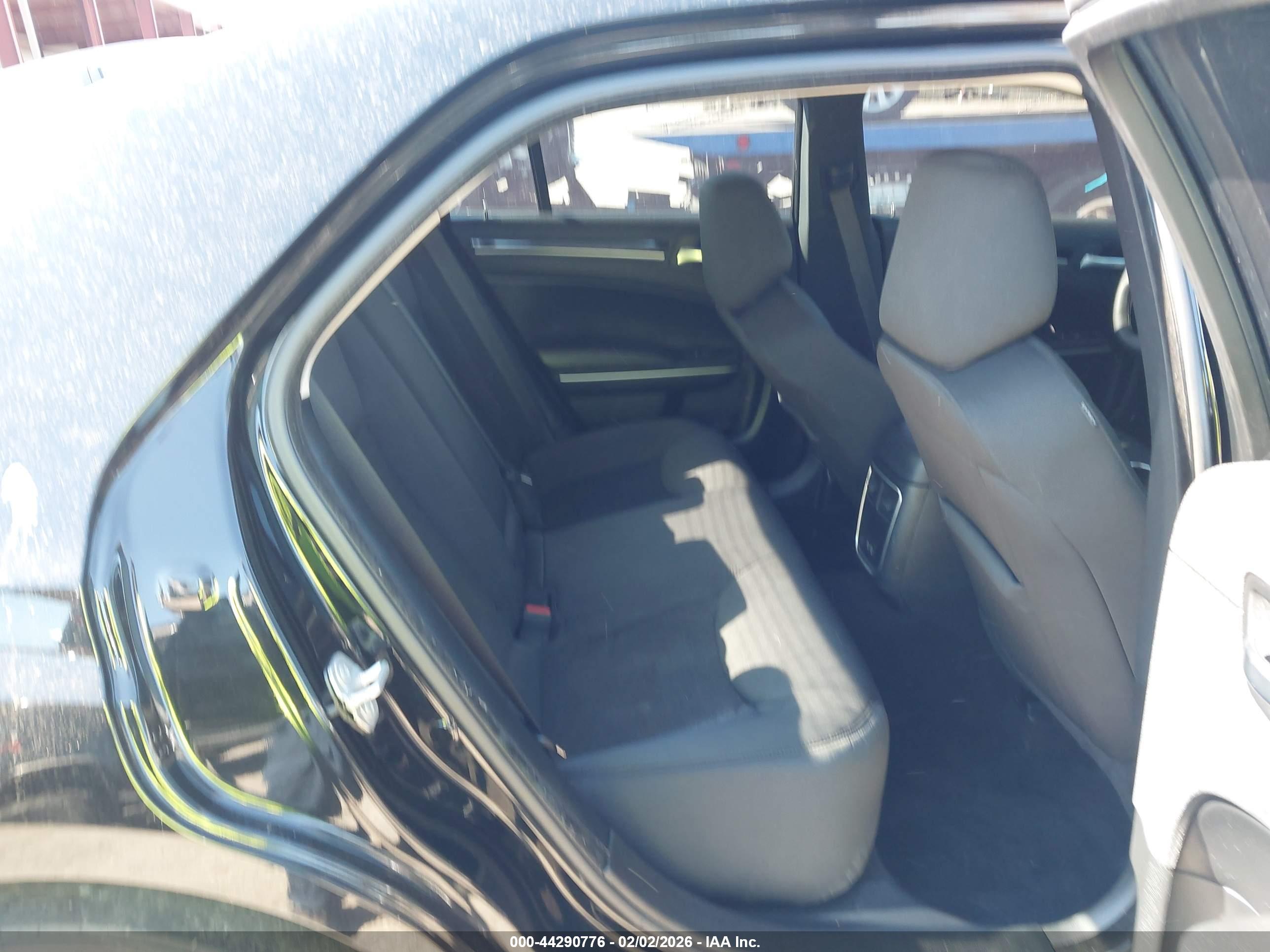 CHRYSLER 300 image 8