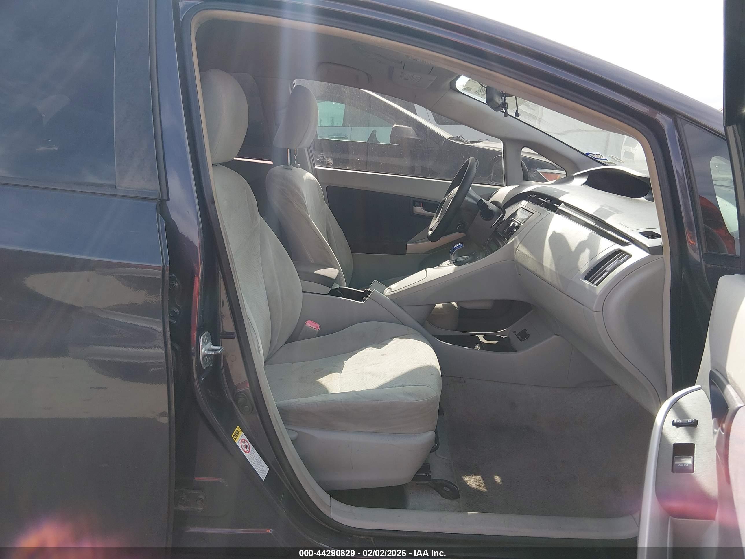 TOYOTA PRIUS image 5