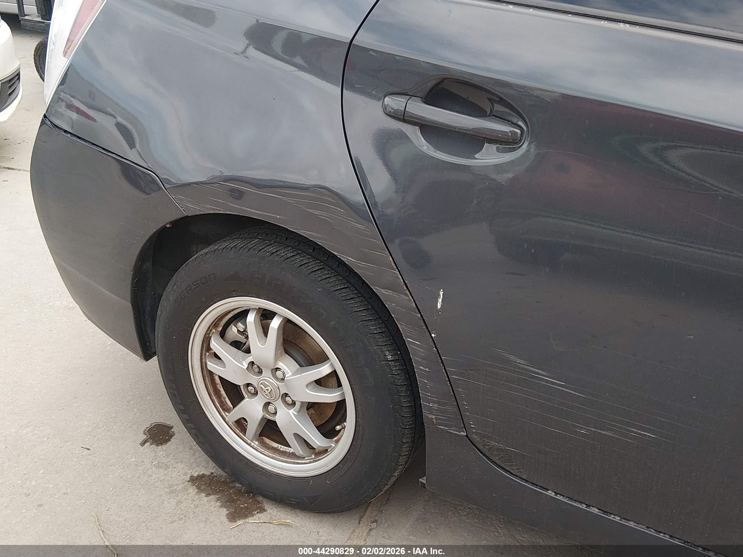 TOYOTA PRIUS image 6