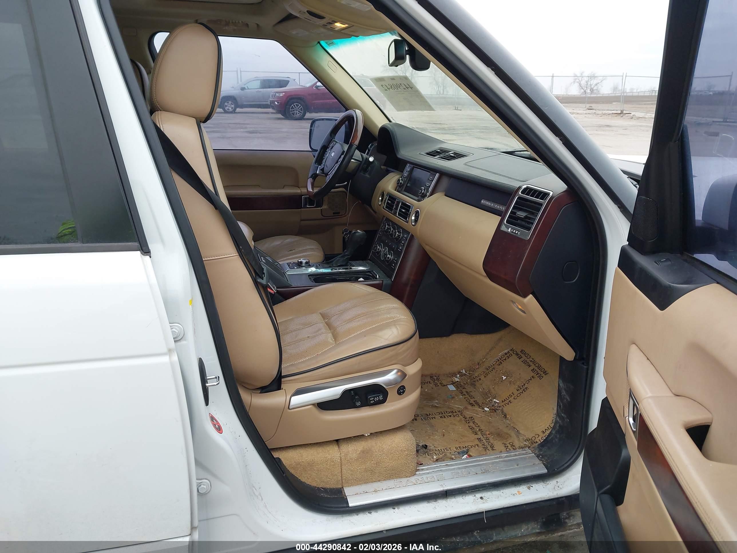 LAND ROVER image 5