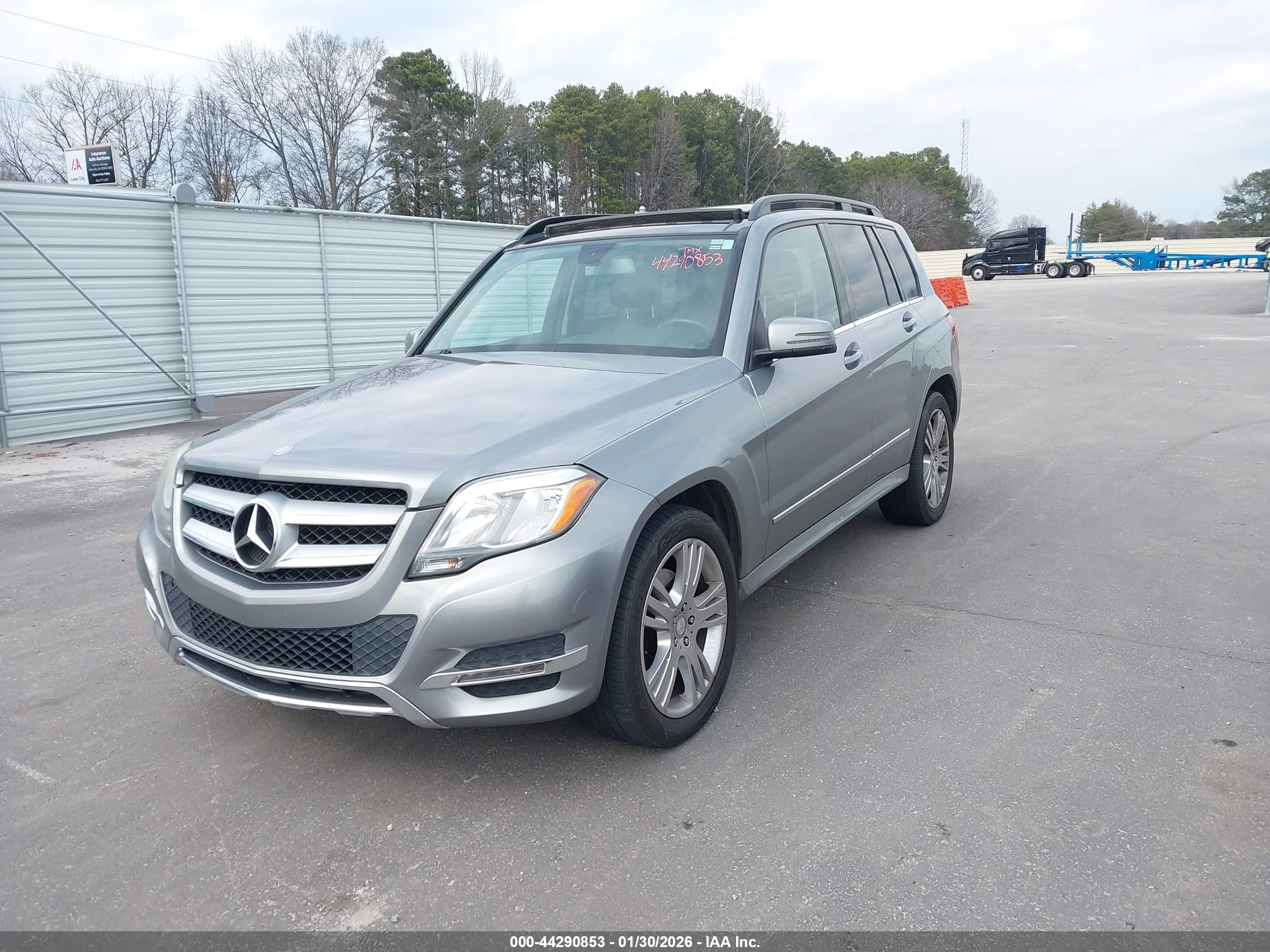 MERCEDES-BENZ GLK image 2