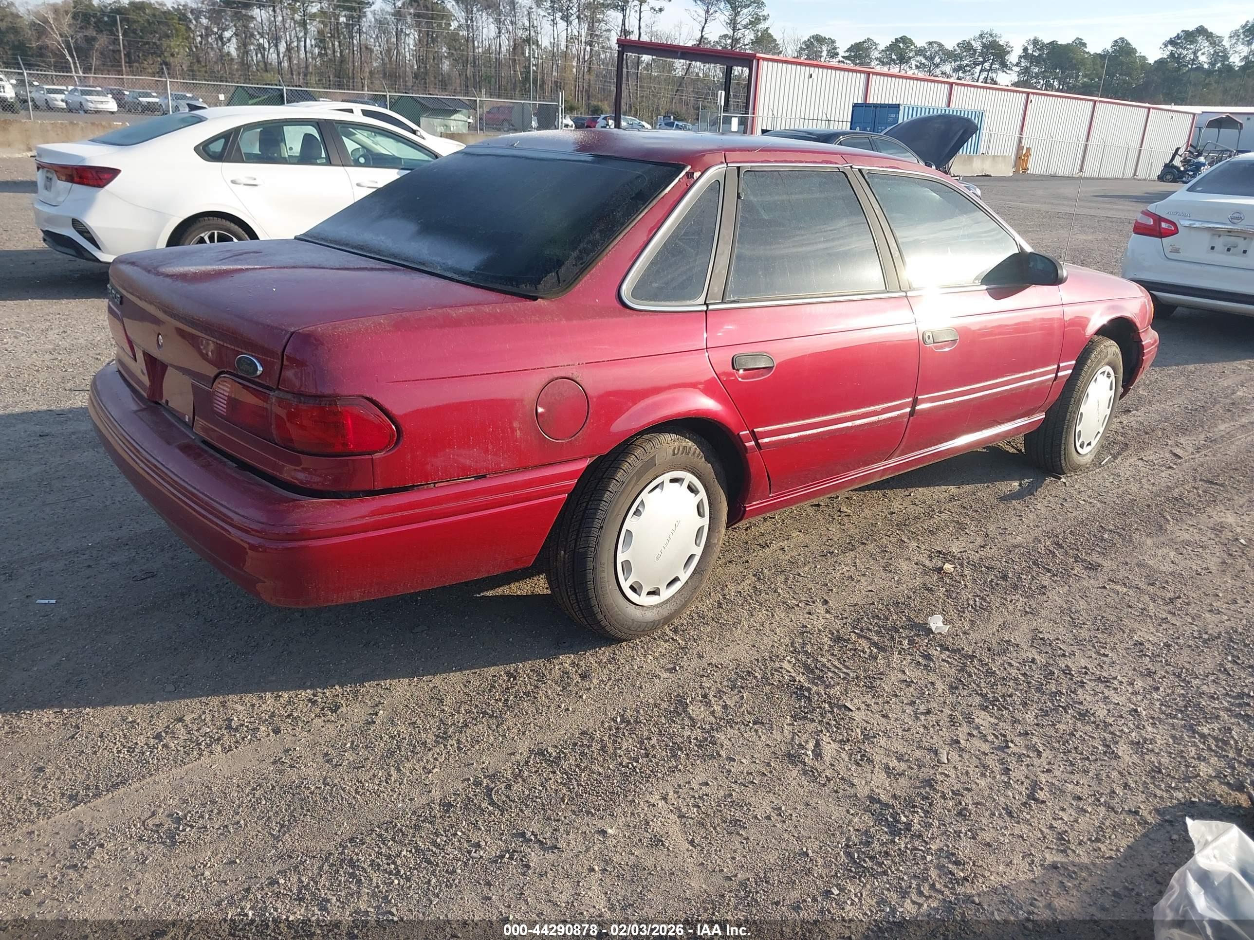 FORD TAURUS image 4