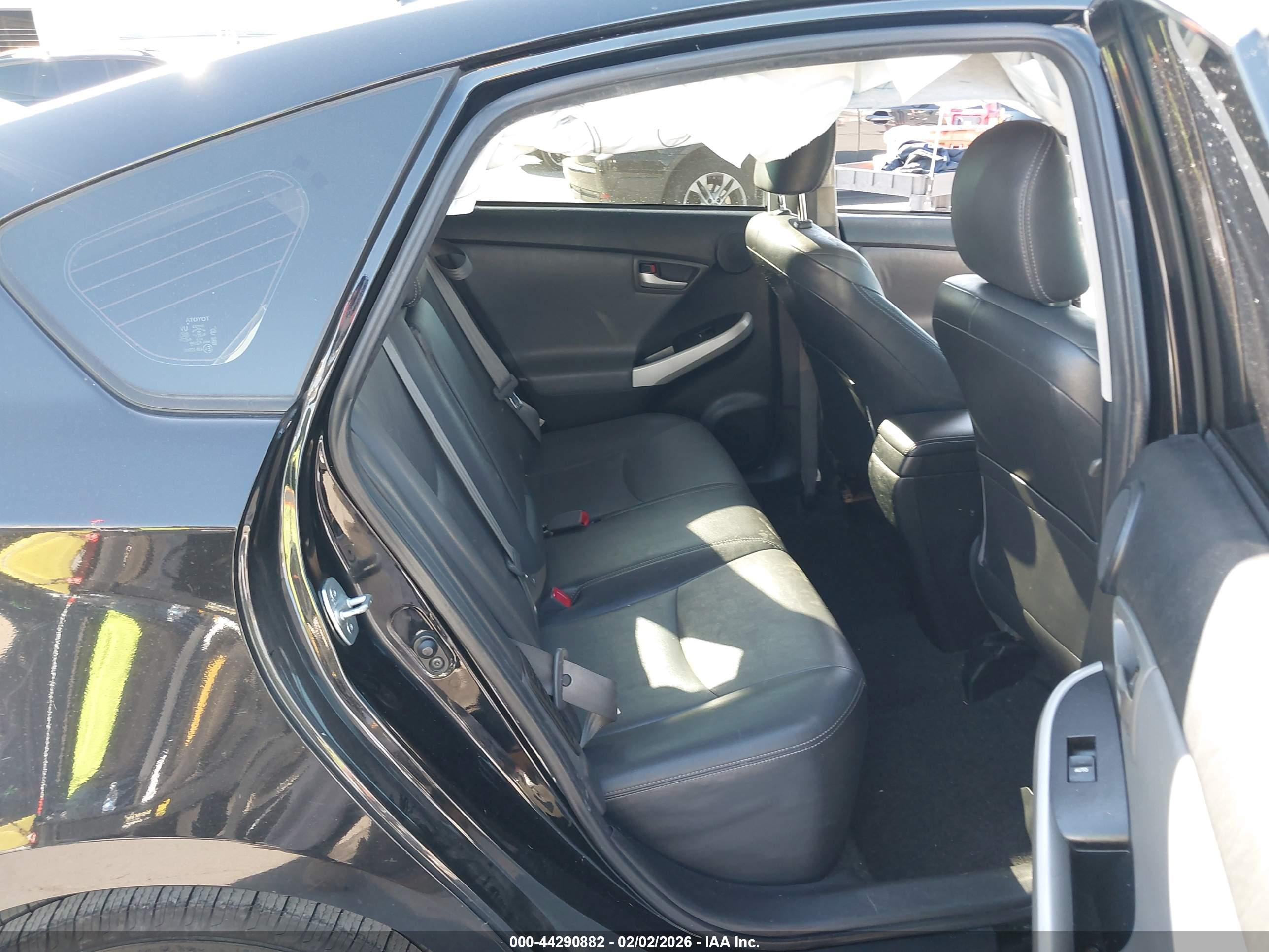 TOYOTA PRIUS image 8