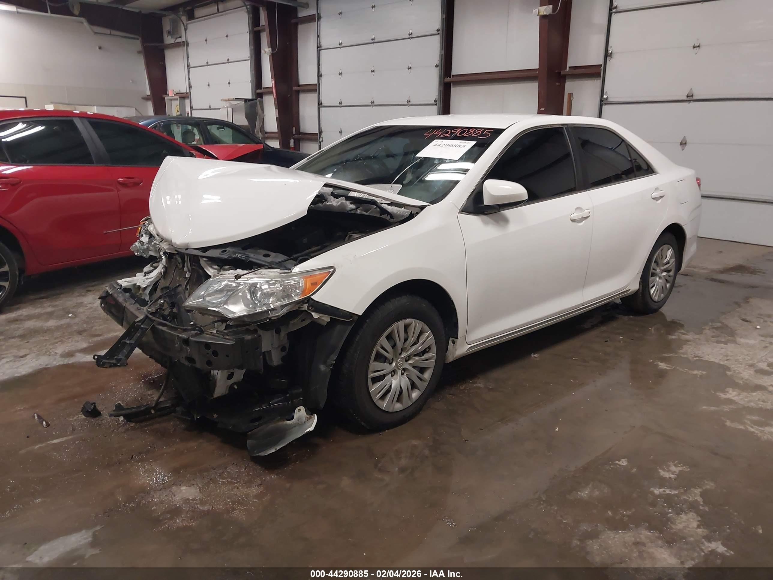 TOYOTA CAMRY image 2
