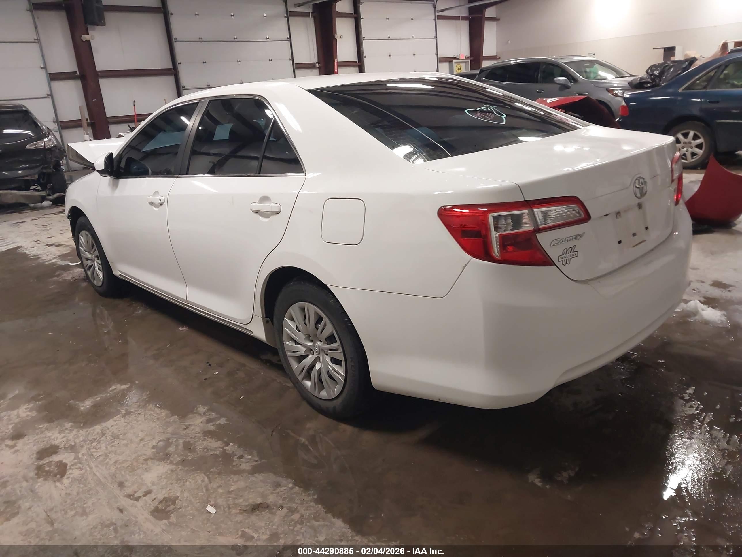 TOYOTA CAMRY image 3
