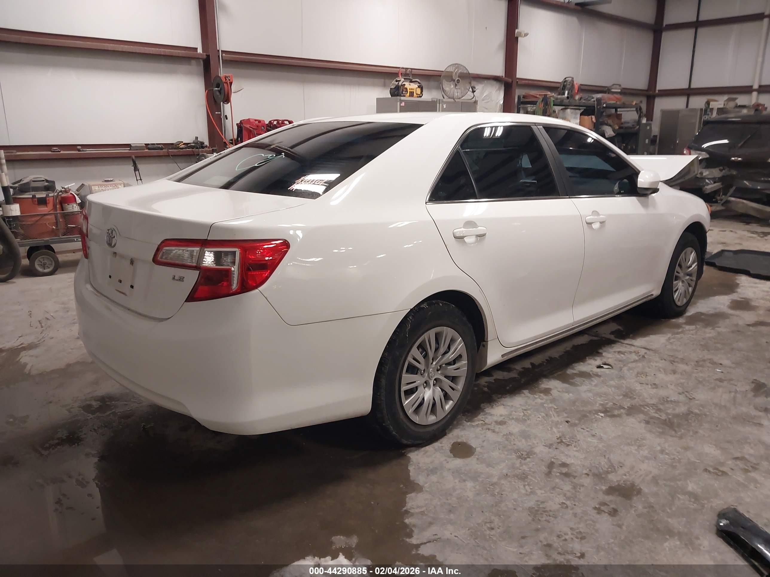 TOYOTA CAMRY image 4