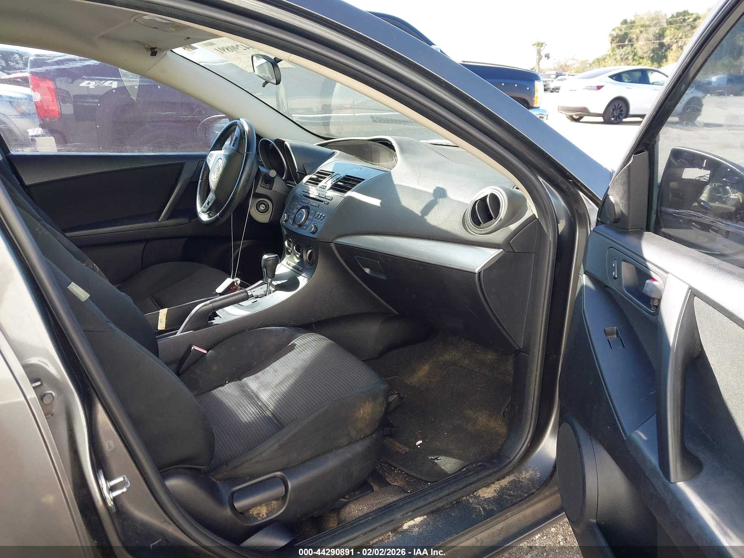 MAZDA MAZDA3 image 5