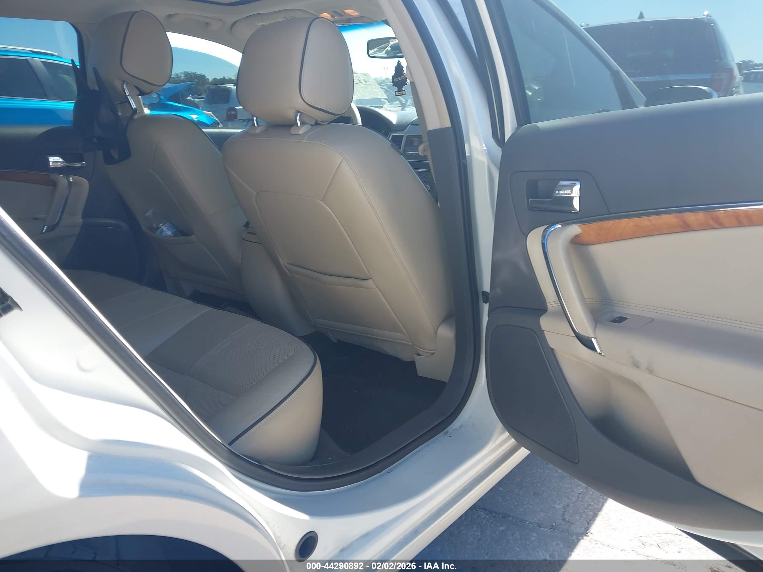 LINCOLN MKZ image 8