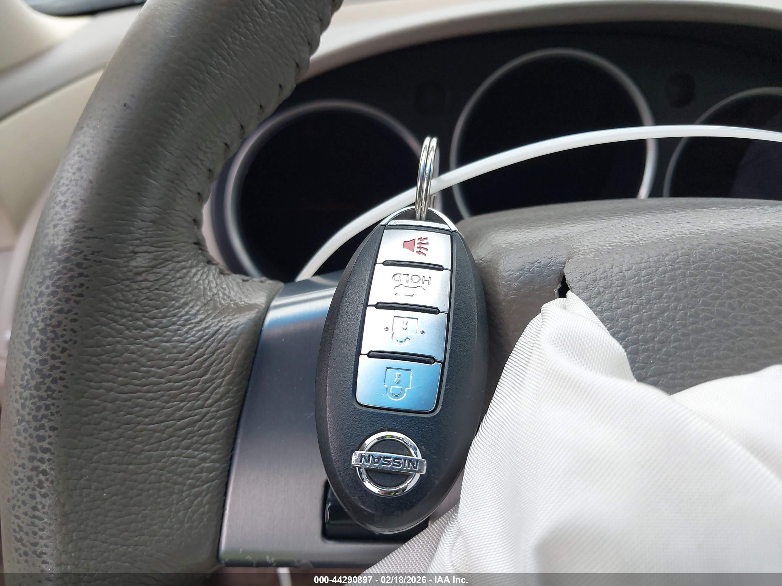 NISSAN MAXIMA image 11